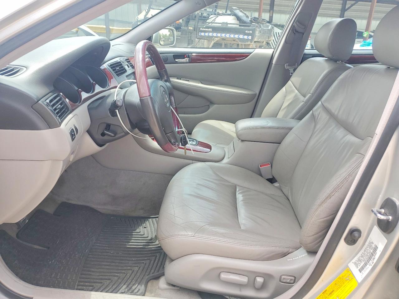 2002 Lexus Es 300 Silver vin: JTHBF30GX25030701