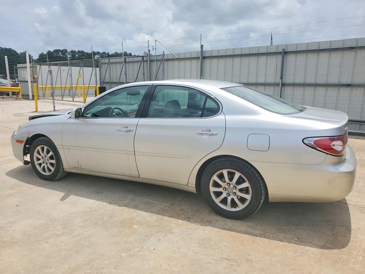 2002 Lexus Es 300 Silver vin: JTHBF30GX25030701