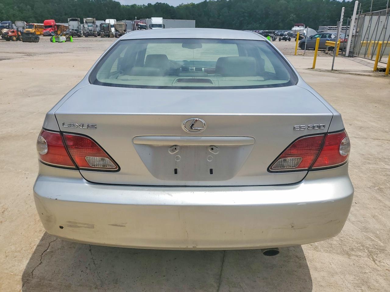 2002 Lexus Es 300 Silver vin: JTHBF30GX25030701