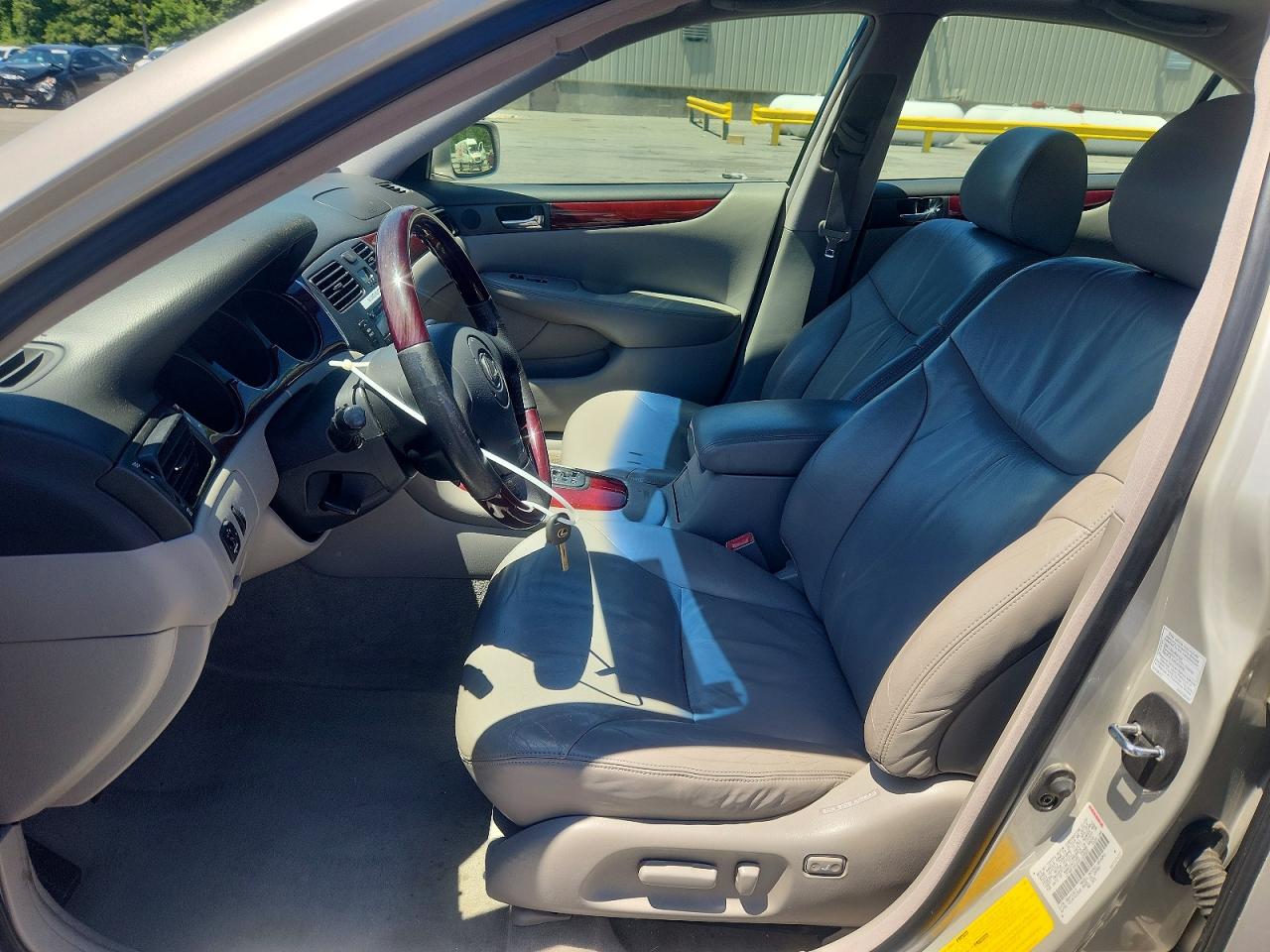 2003 Lexus Es 300 Silver vin: JTHBF30GX30128920
