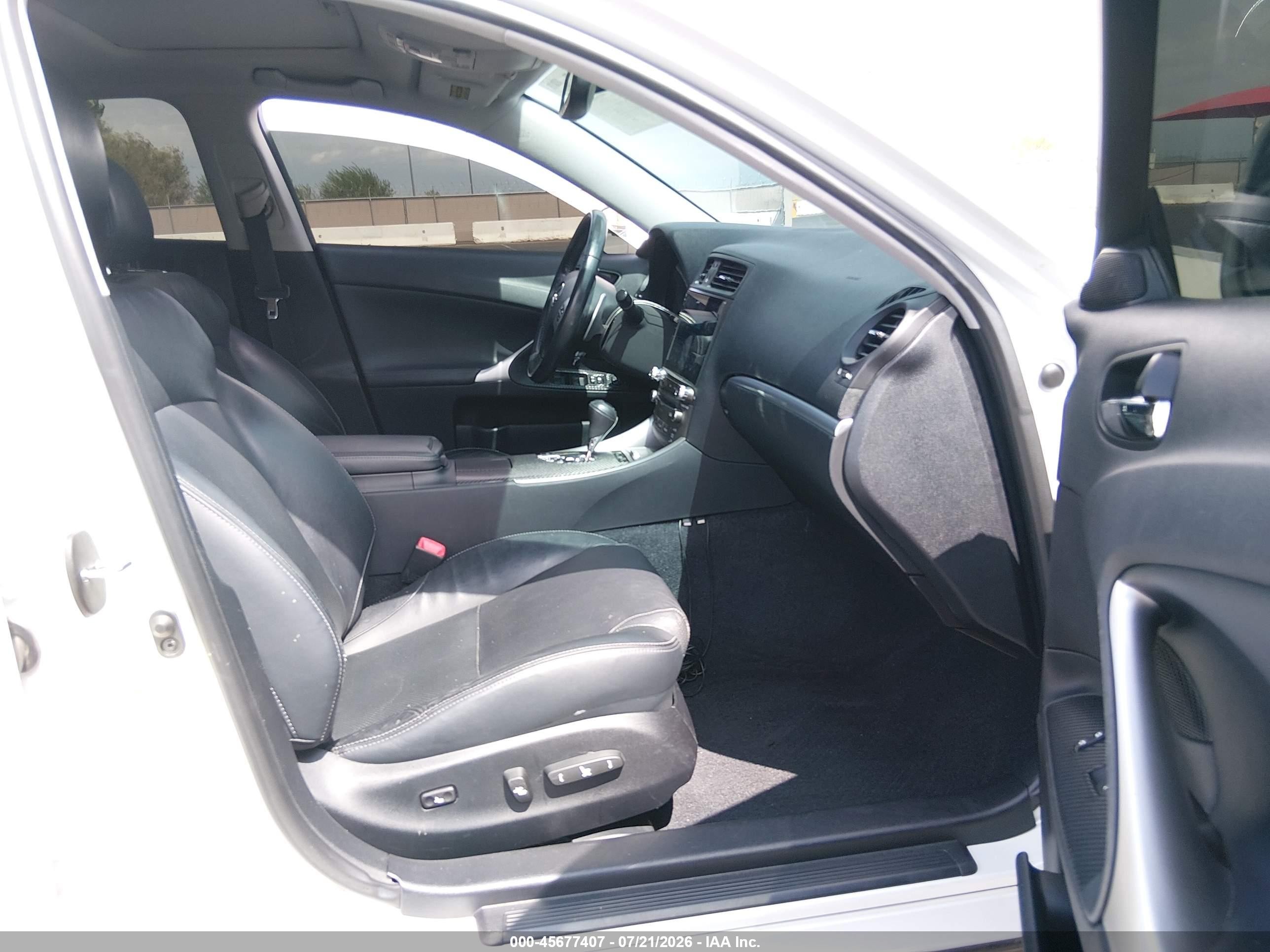 2011 Lexus Is 250   Белый vin: JTHBF5C27B5151097
