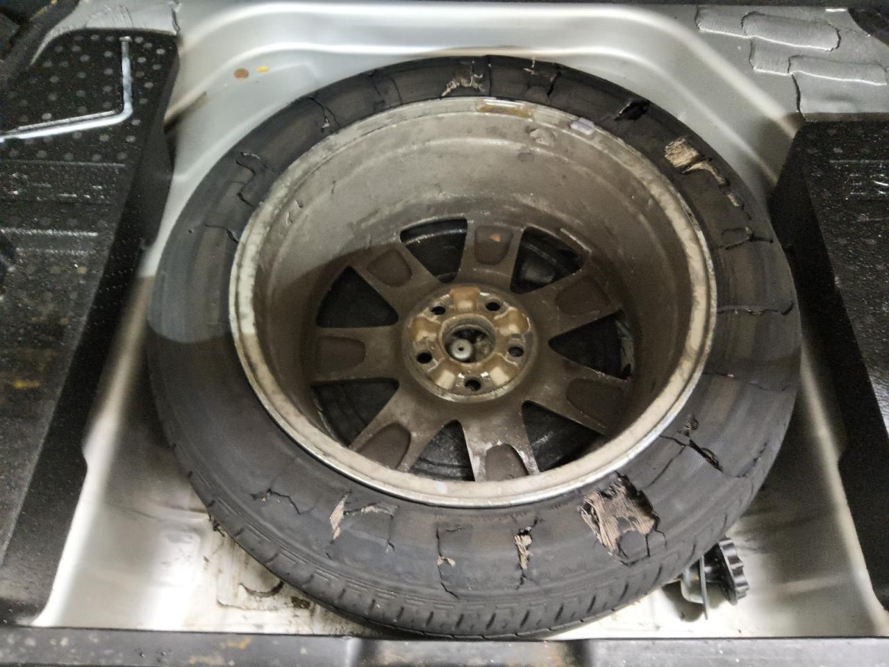 2009 Lexus Es 350 Silver vin: JTHBJ46G592310582 Damage: Spare Tire, Cut, Replacement Required