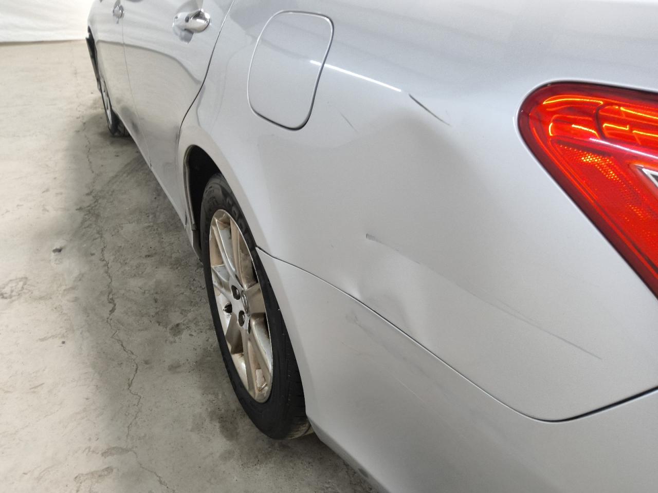 2009 Lexus Es 350 Silver vin: JTHBJ46G592310582 Damage: Left Qtr Panel, Dent(S) W/ Paint Dmg, > 12 Inches