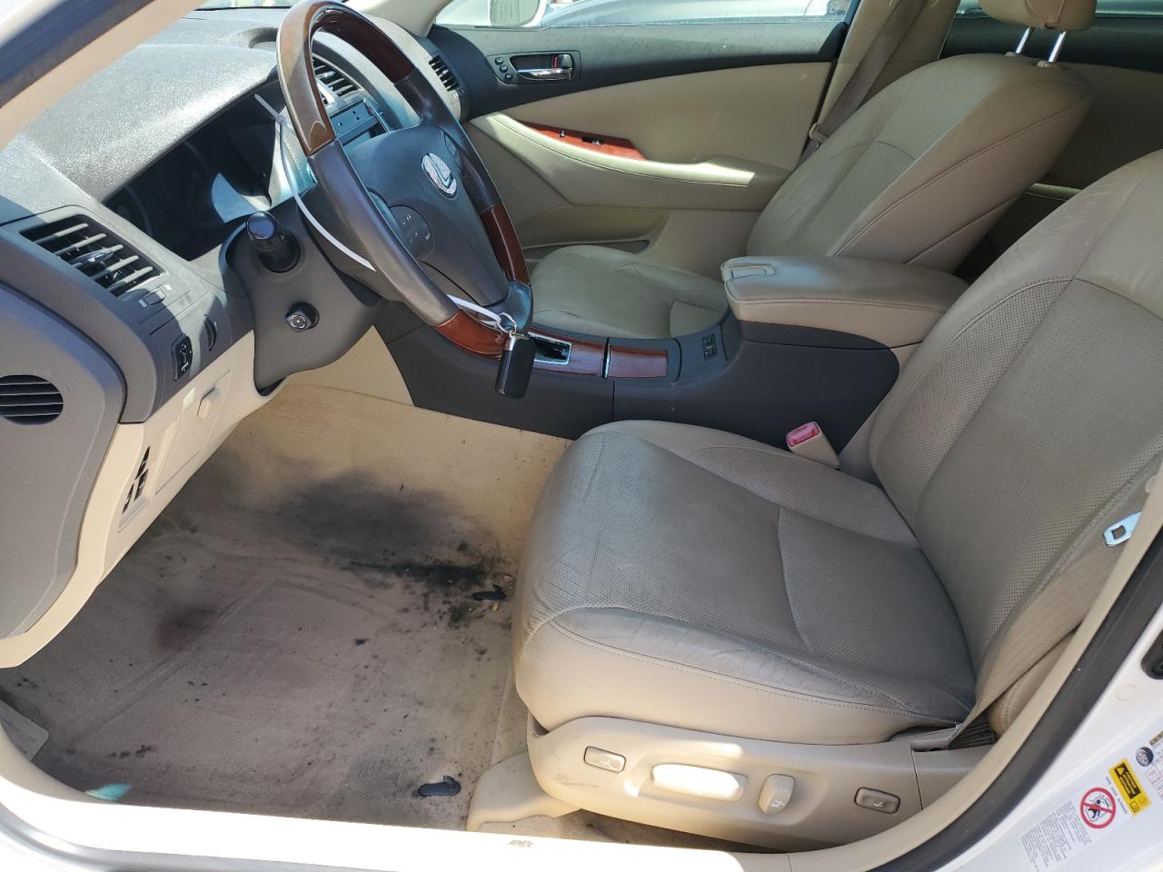 2008 Lexus Es 350 White vin: JTHBJ46G882268617 Damage: Left Front Carpet, Worn, Replacement Required