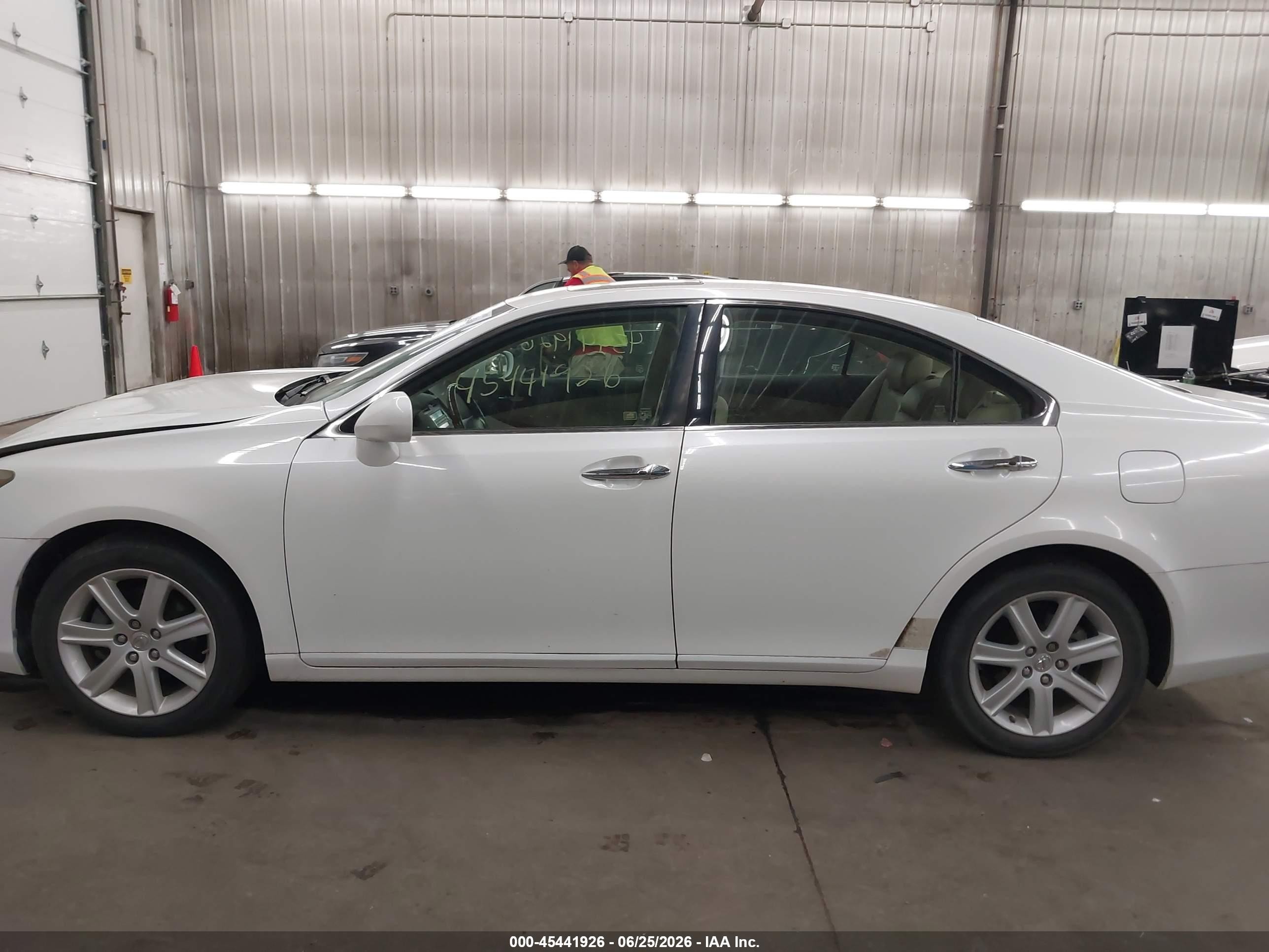 2009 Lexus Es 350   White vin: JTHBJ46GX92289180