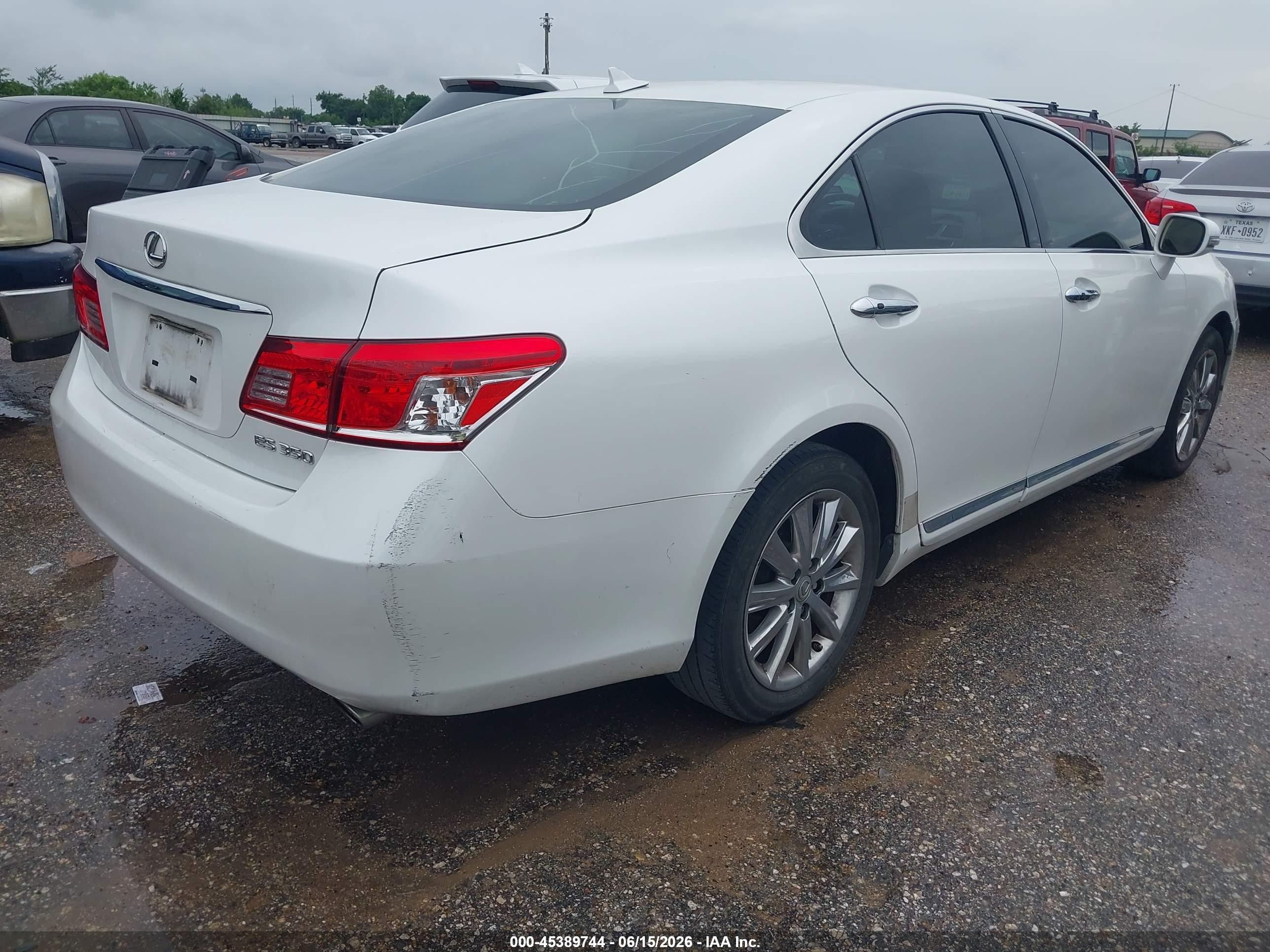 2011 Lexus Es 350   White vin: JTHBK1EG0B2445357