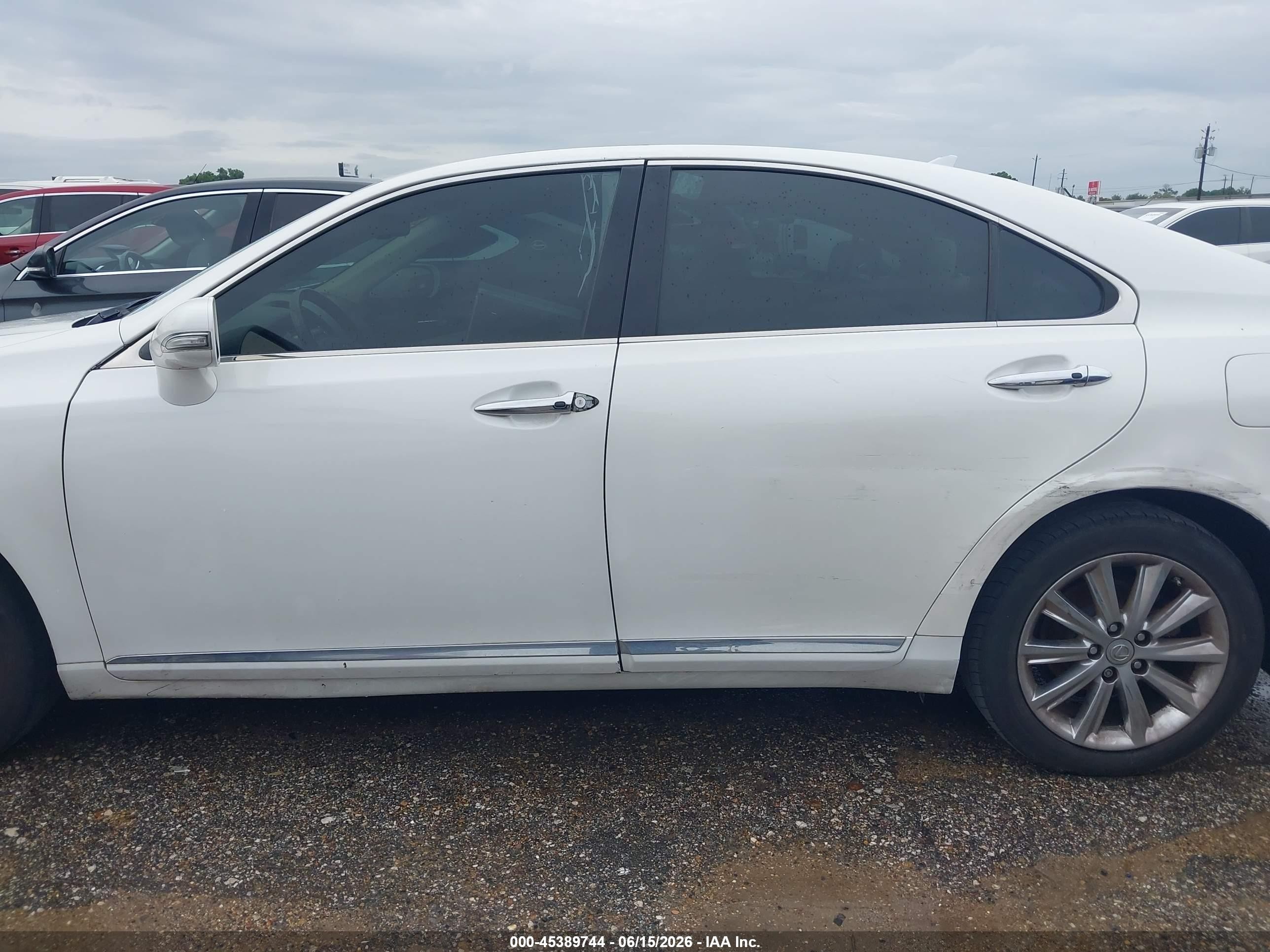 2011 Lexus Es 350   White vin: JTHBK1EG0B2445357