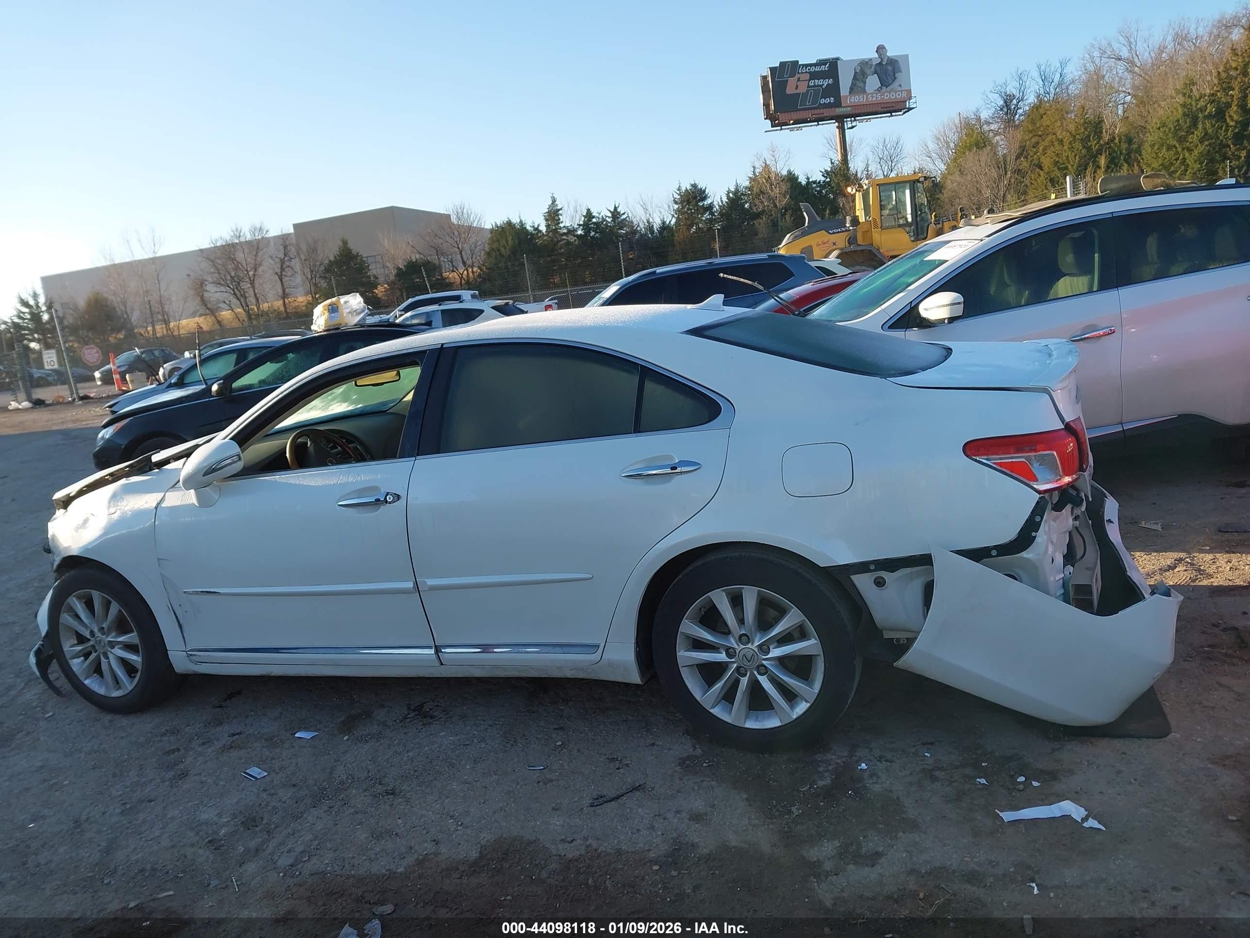 2011 Lexus Es 350   White vin: JTHBK1EG0B2457041