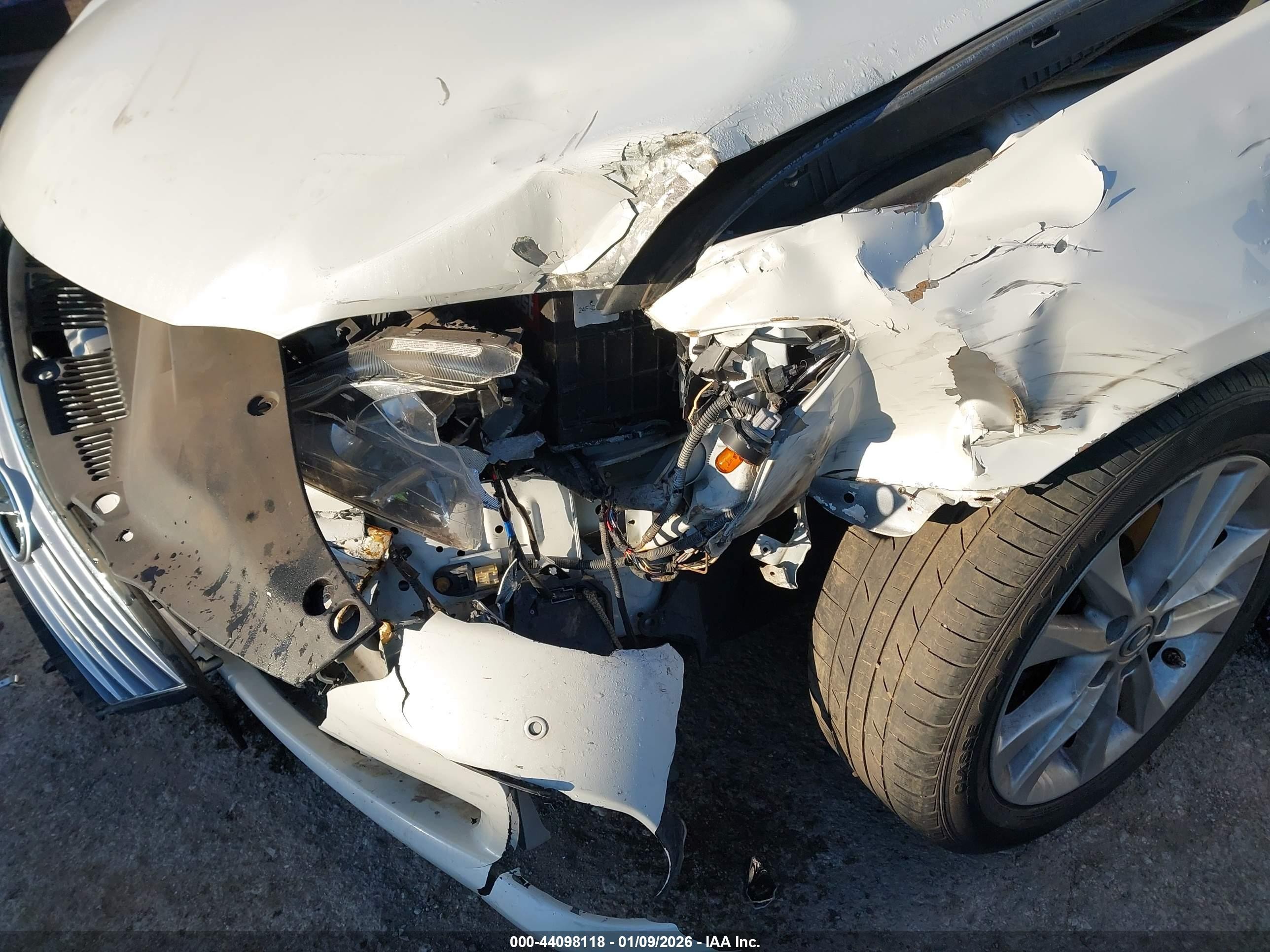 2011 Lexus Es 350   White vin: JTHBK1EG0B2457041