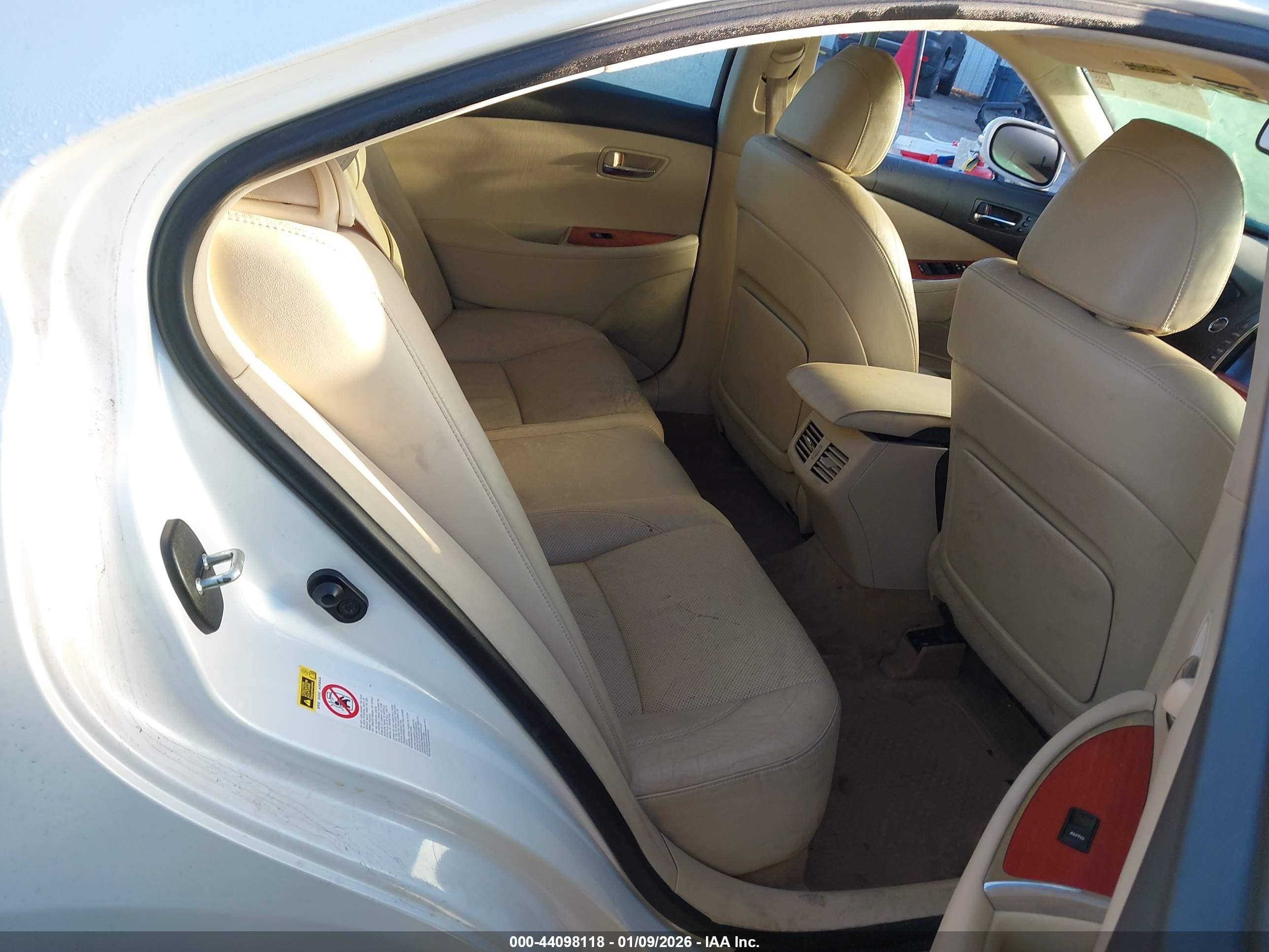 2011 Lexus Es 350   White vin: JTHBK1EG0B2457041