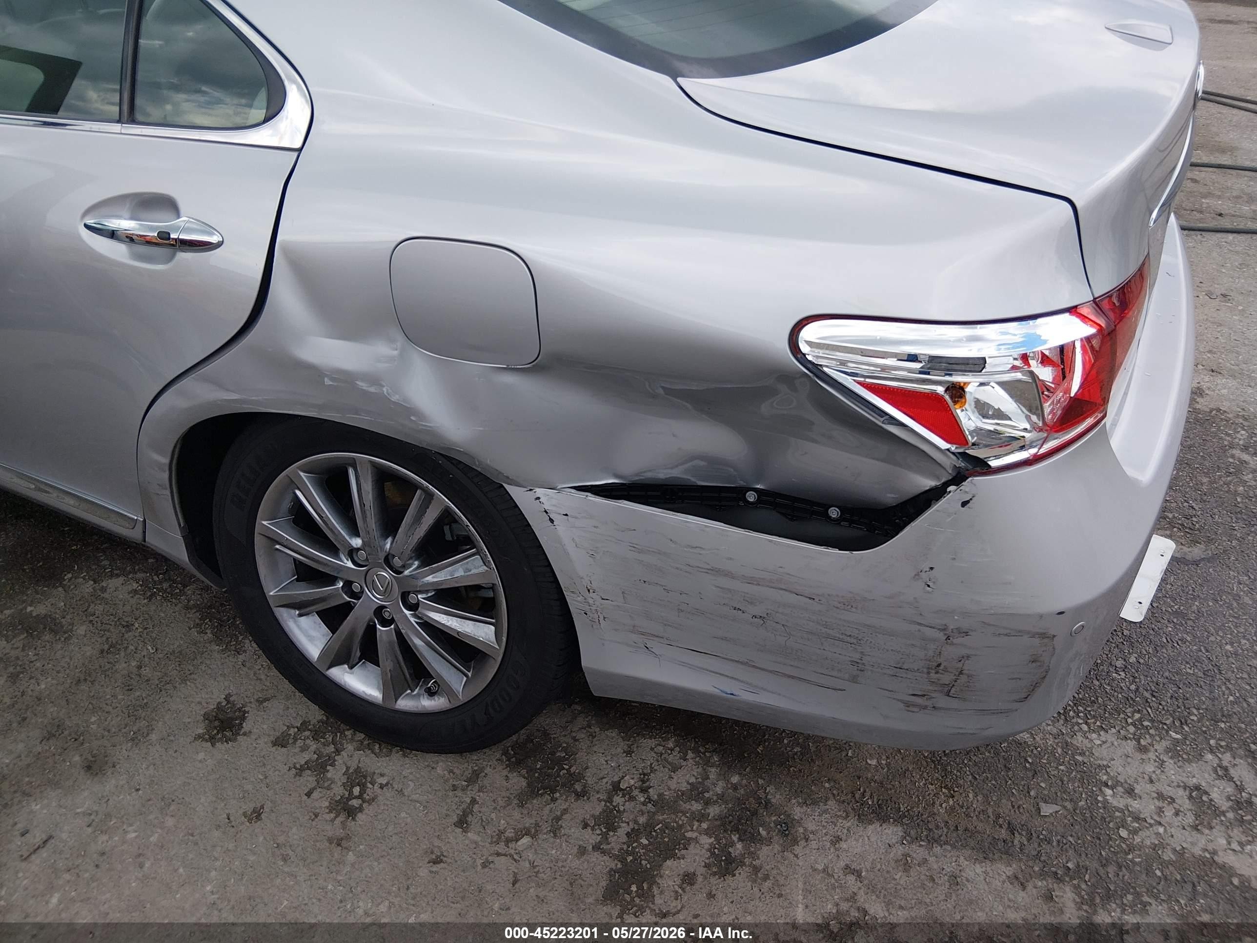 2011 Lexus Es 350   Silver vin: JTHBK1EG0B2466029