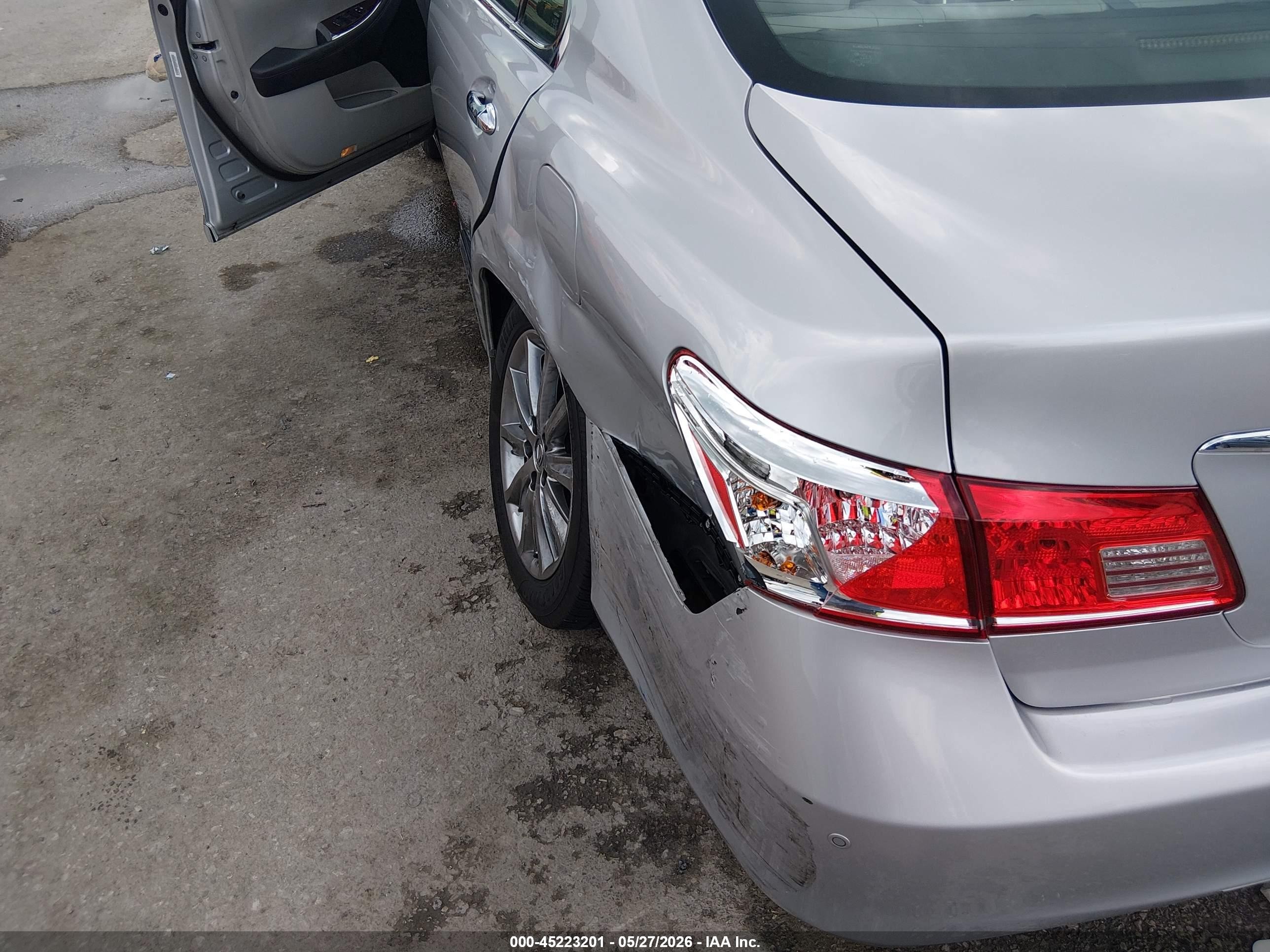 2011 Lexus Es 350   Silver vin: JTHBK1EG0B2466029