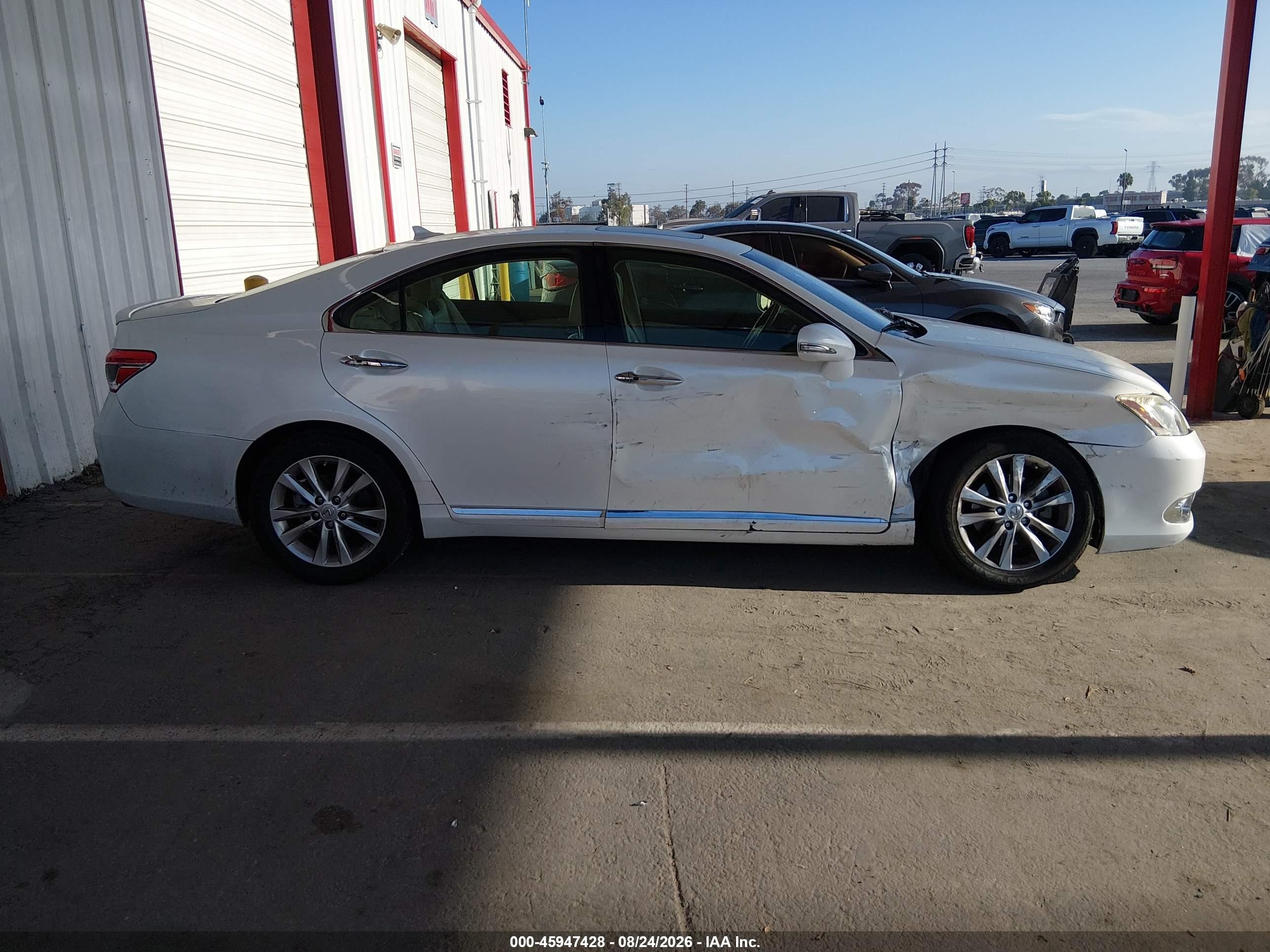 2012 Lexus Es 350   White vin: JTHBK1EG0C2513013