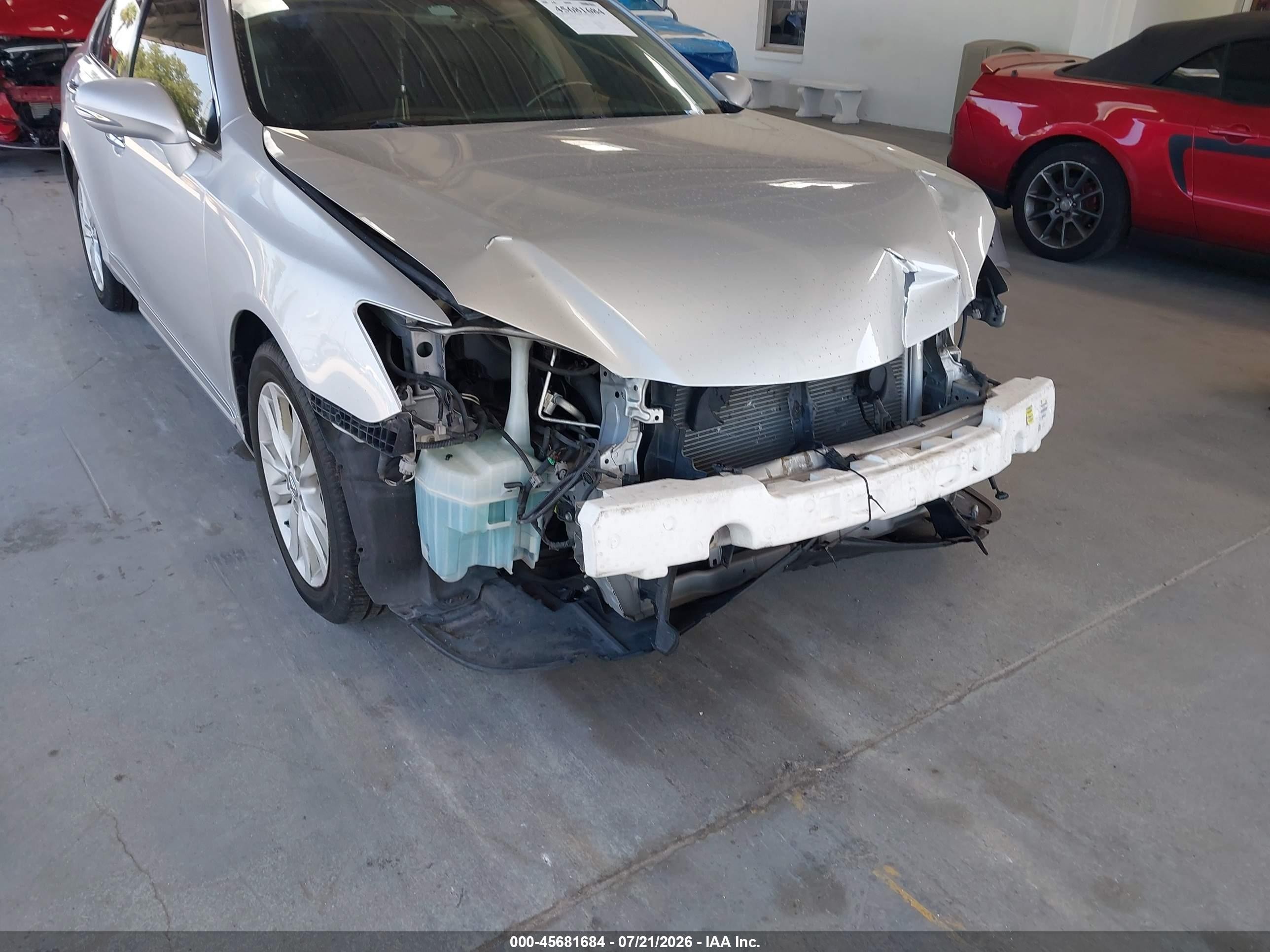 2011 Lexus Es 350   Silver vin: JTHBK1EG2B2428642