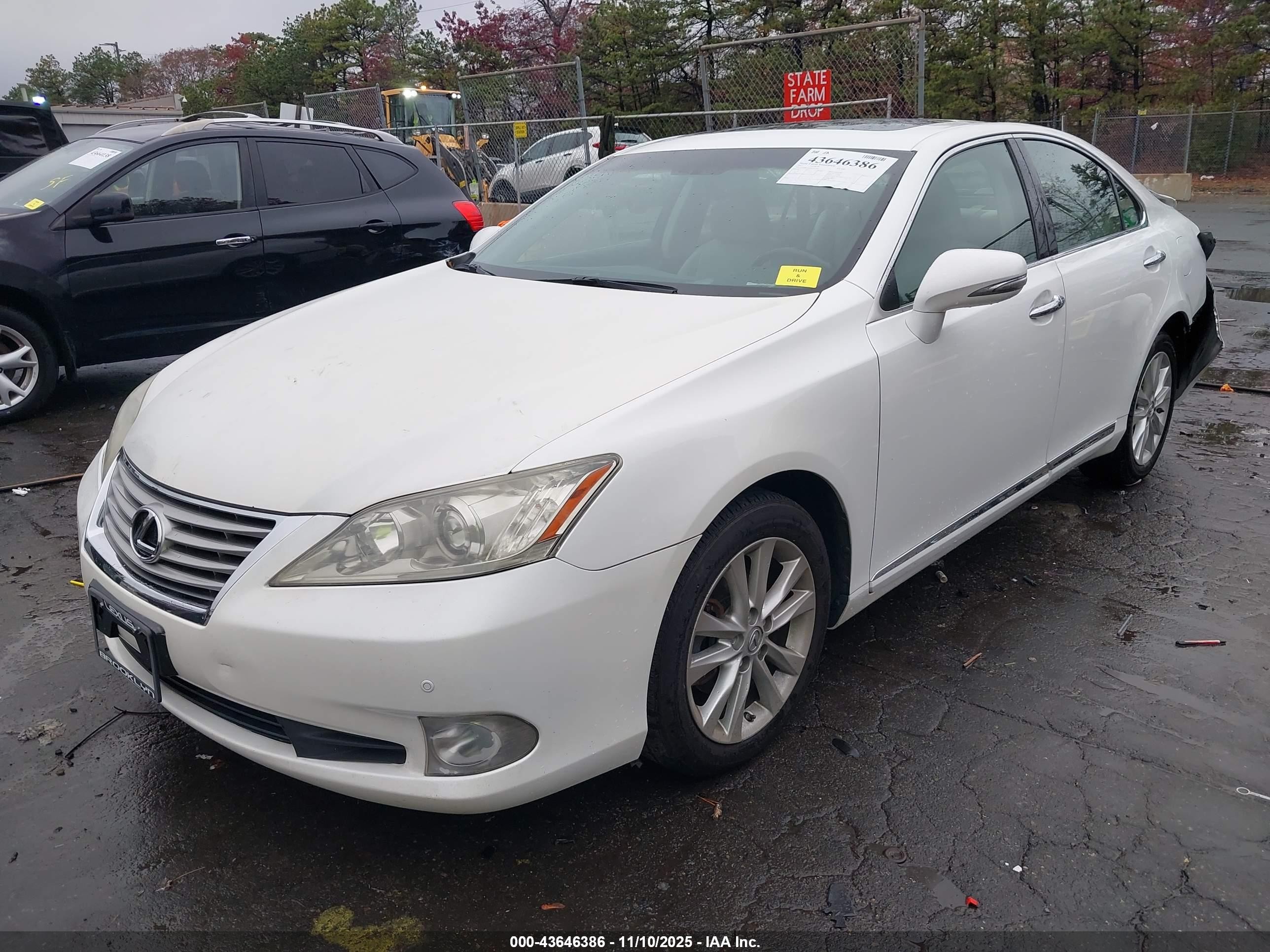 2011 Lexus Es 350   White vin: JTHBK1EG2B2452049