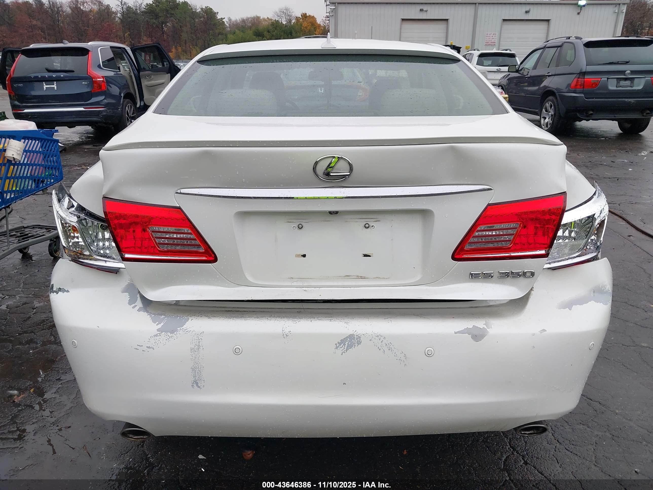 2011 Lexus Es 350   White vin: JTHBK1EG2B2452049