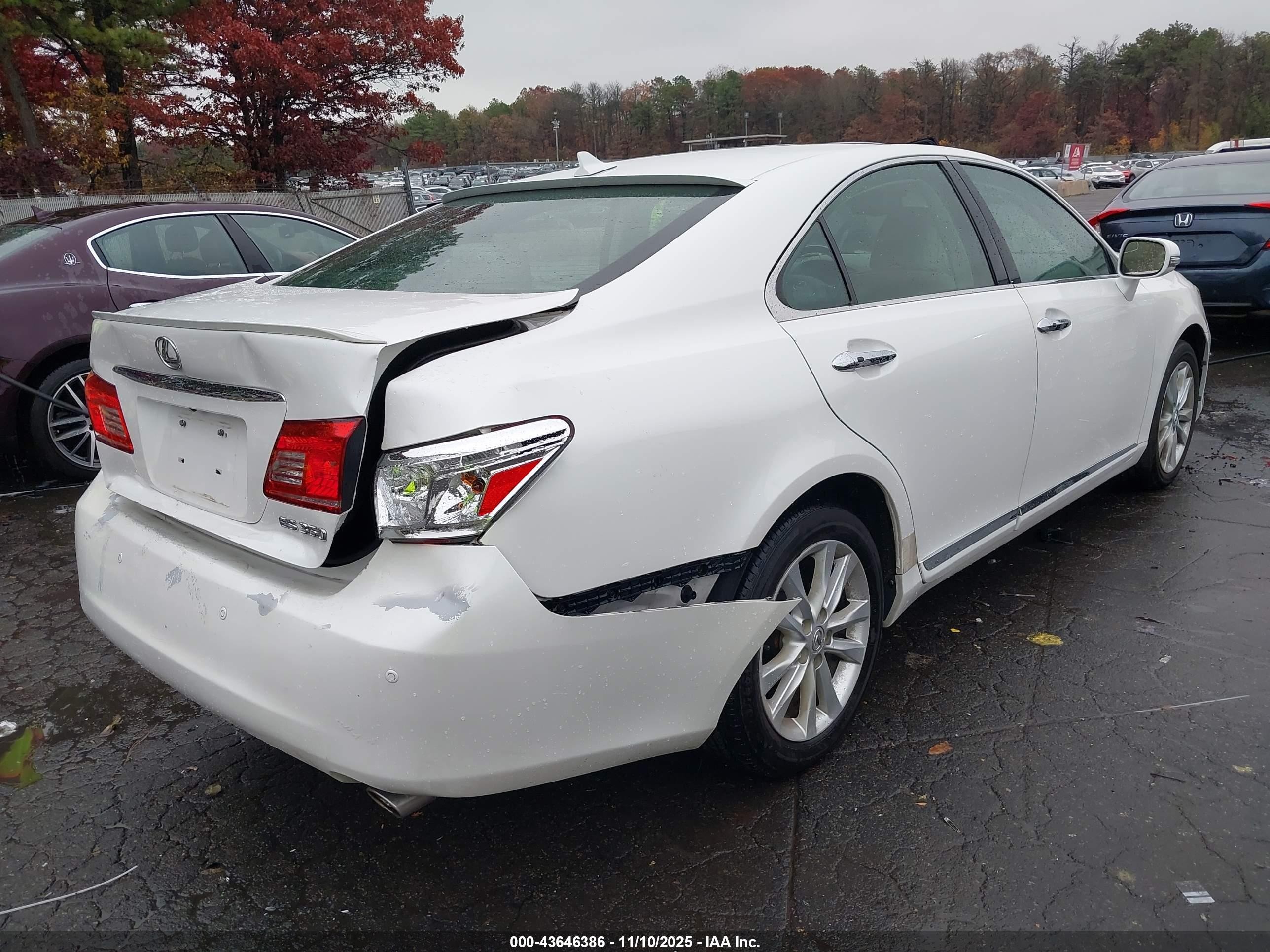 2011 Lexus Es 350   White vin: JTHBK1EG2B2452049