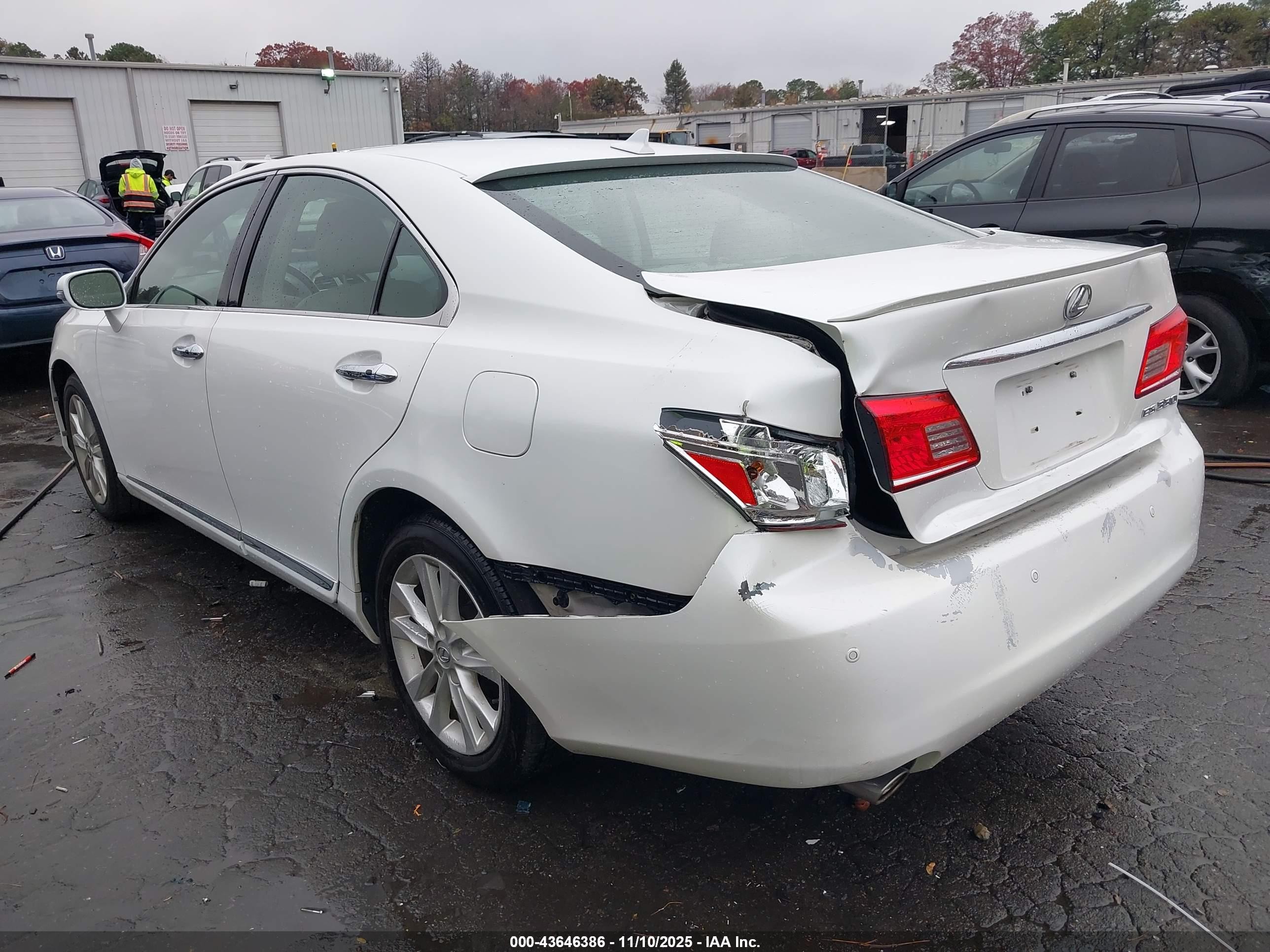 2011 Lexus Es 350   White vin: JTHBK1EG2B2452049