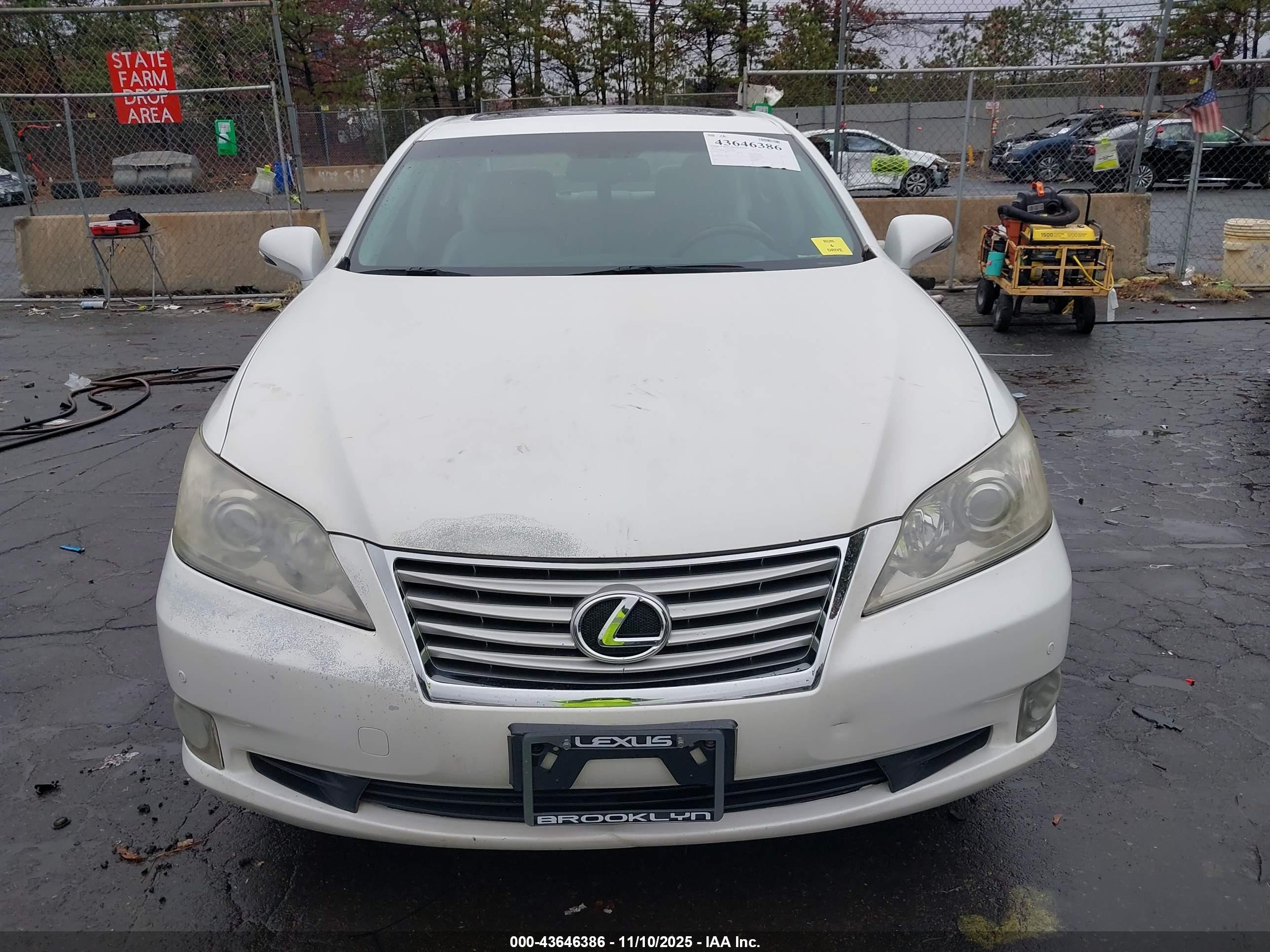 2011 Lexus Es 350   White vin: JTHBK1EG2B2452049
