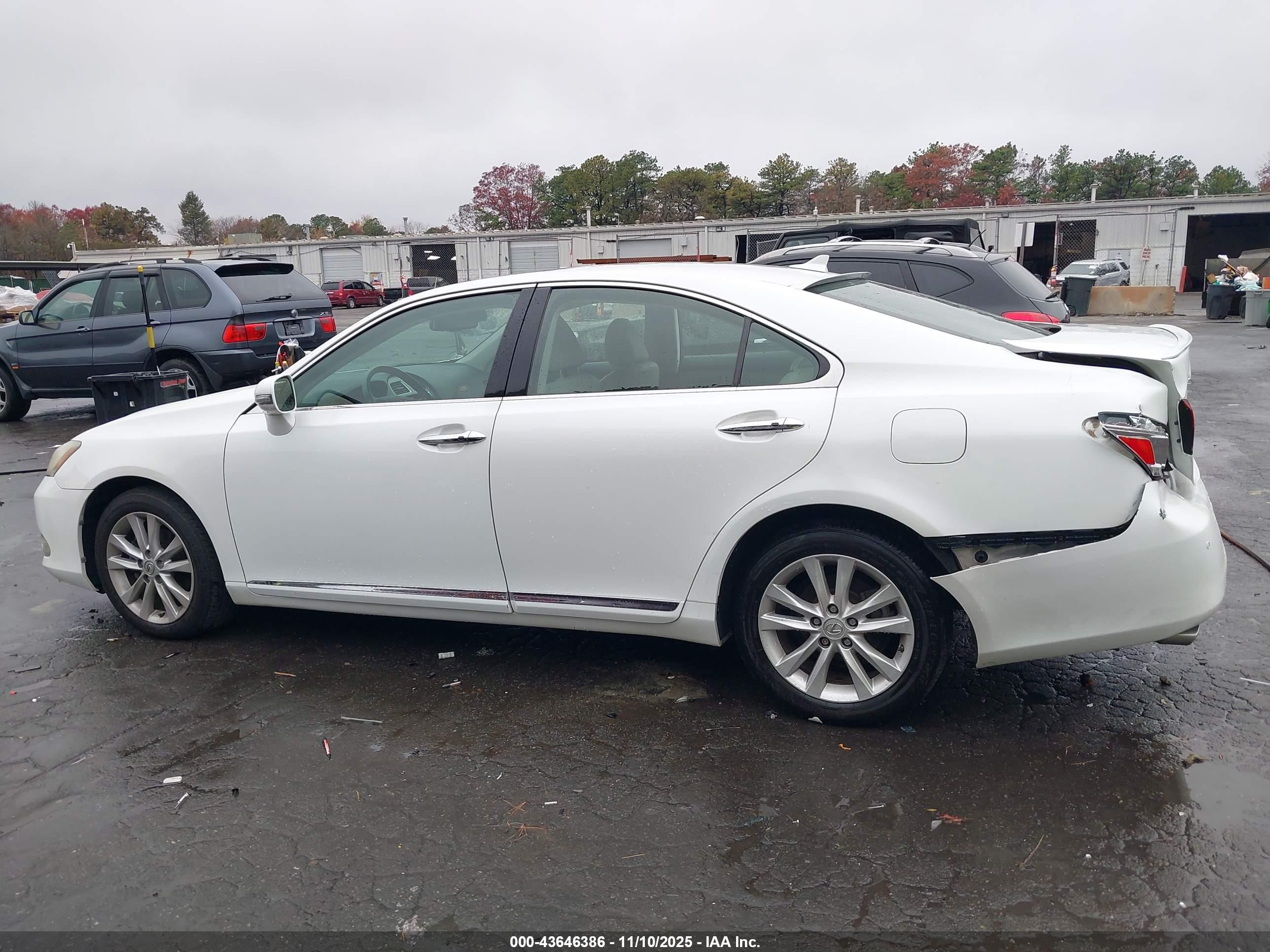 2011 Lexus Es 350   White vin: JTHBK1EG2B2452049