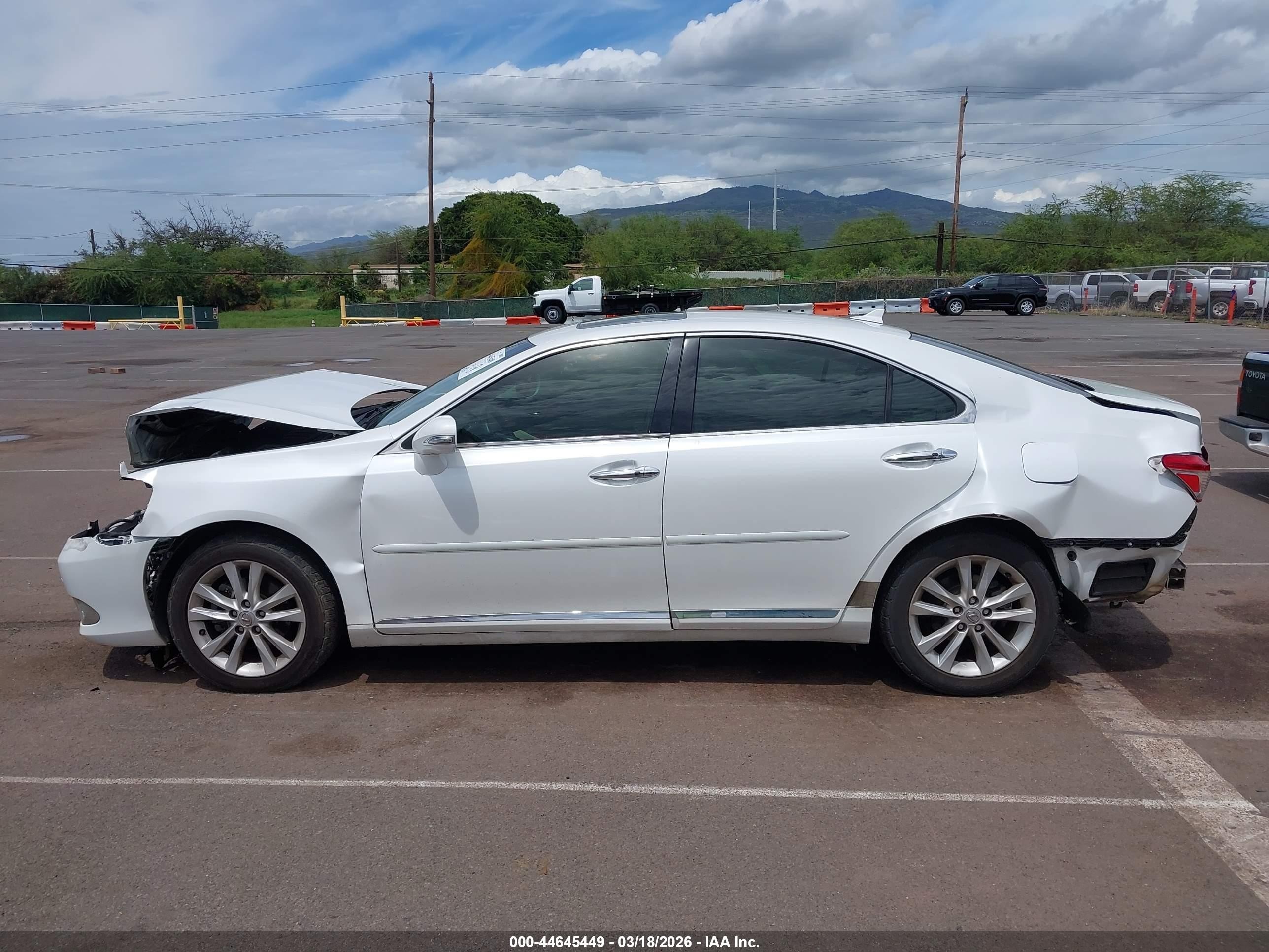 2011 Lexus Es 350 White vin: JTHBK1EG2B2461754