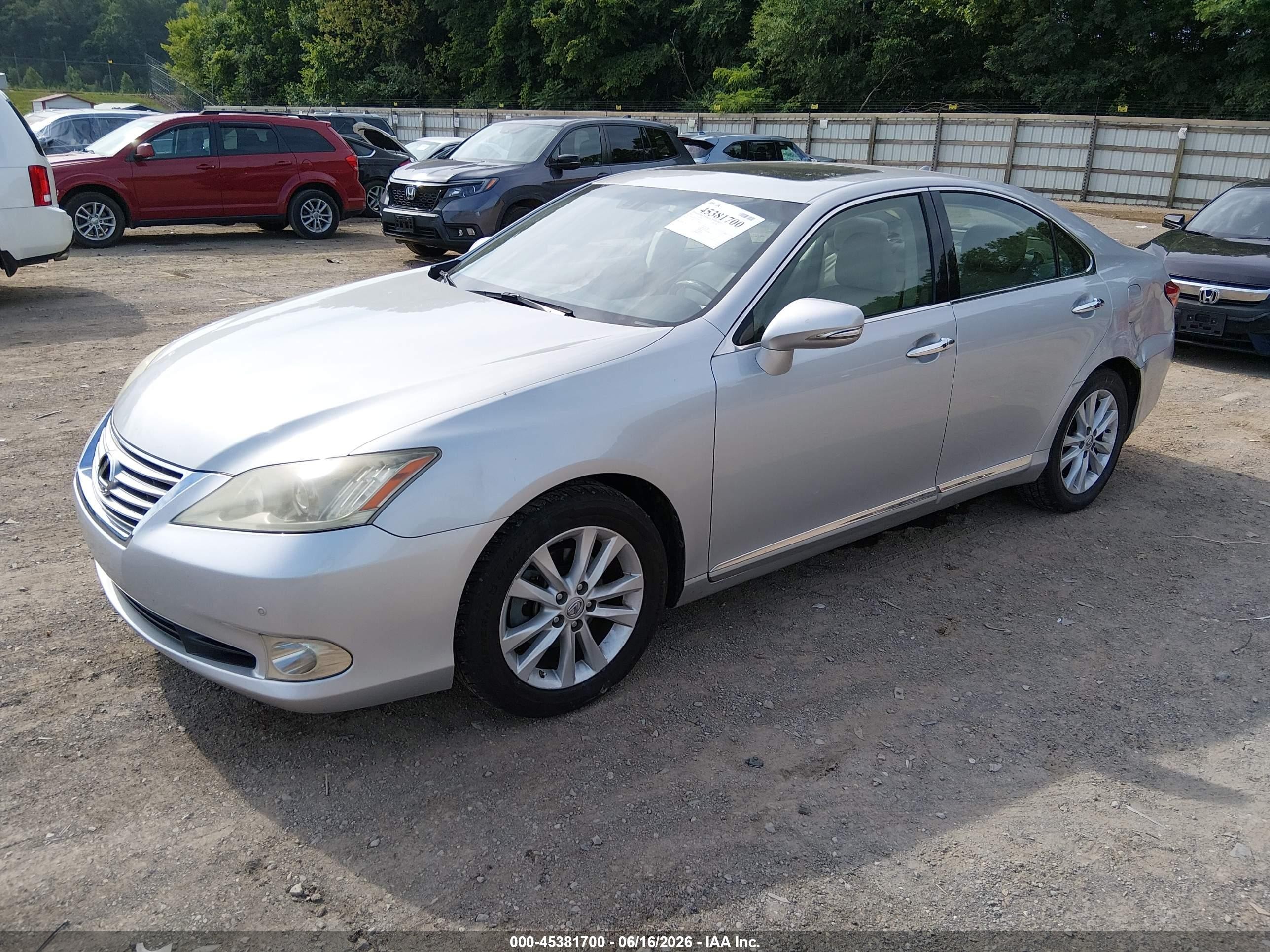 2010 Lexus Es 350   Silver vin: JTHBK1EG3A2352301