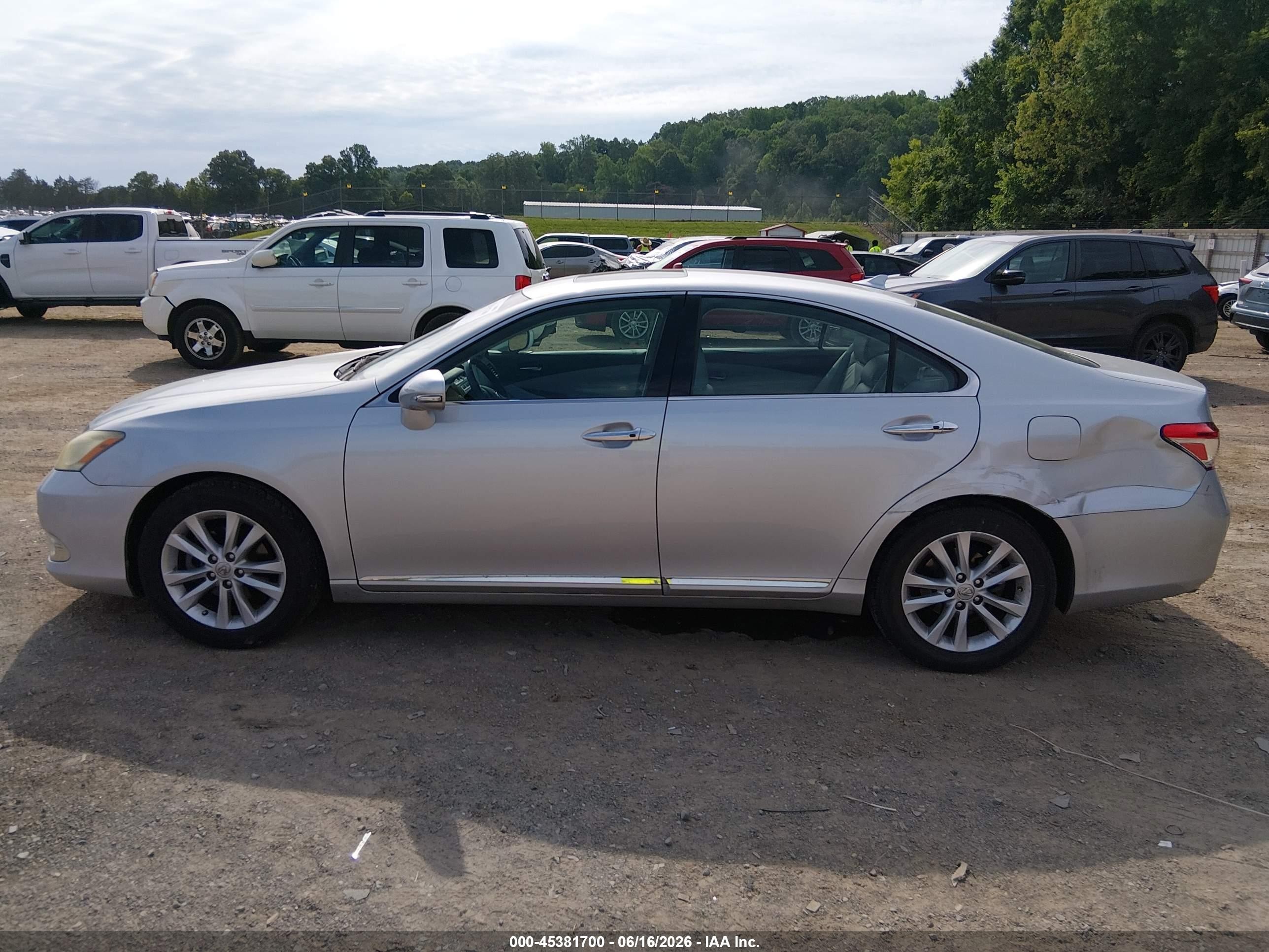 2010 Lexus Es 350   Silver vin: JTHBK1EG3A2352301