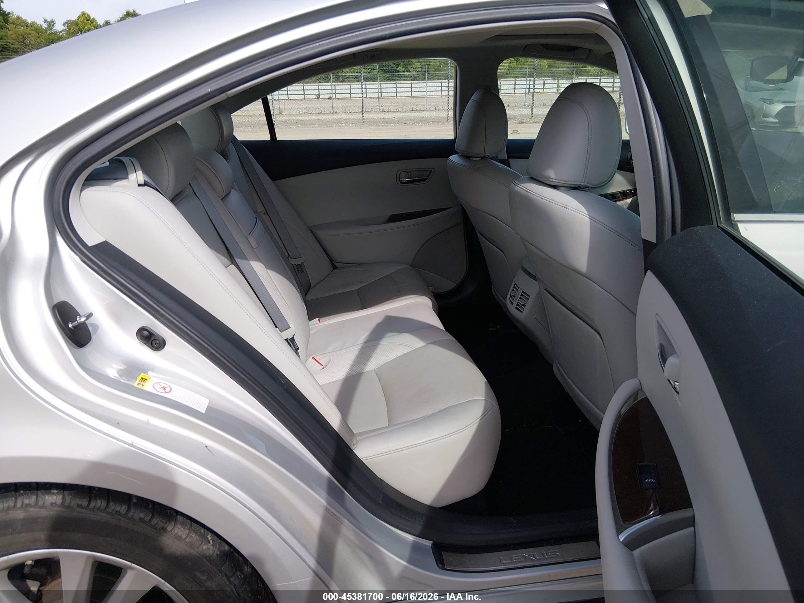 2010 Lexus Es 350   Silver vin: JTHBK1EG3A2352301