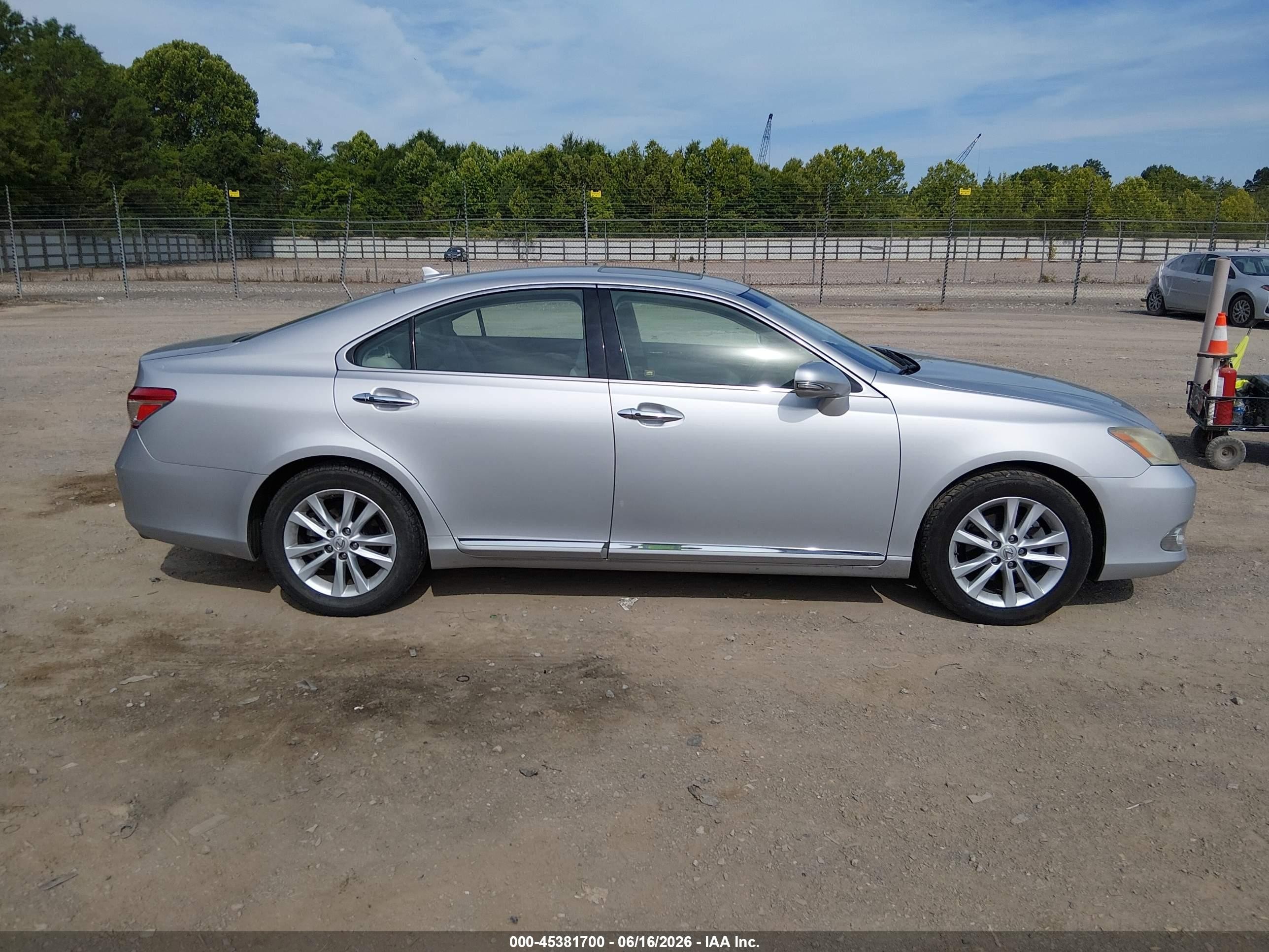 2010 Lexus Es 350   Silver vin: JTHBK1EG3A2352301