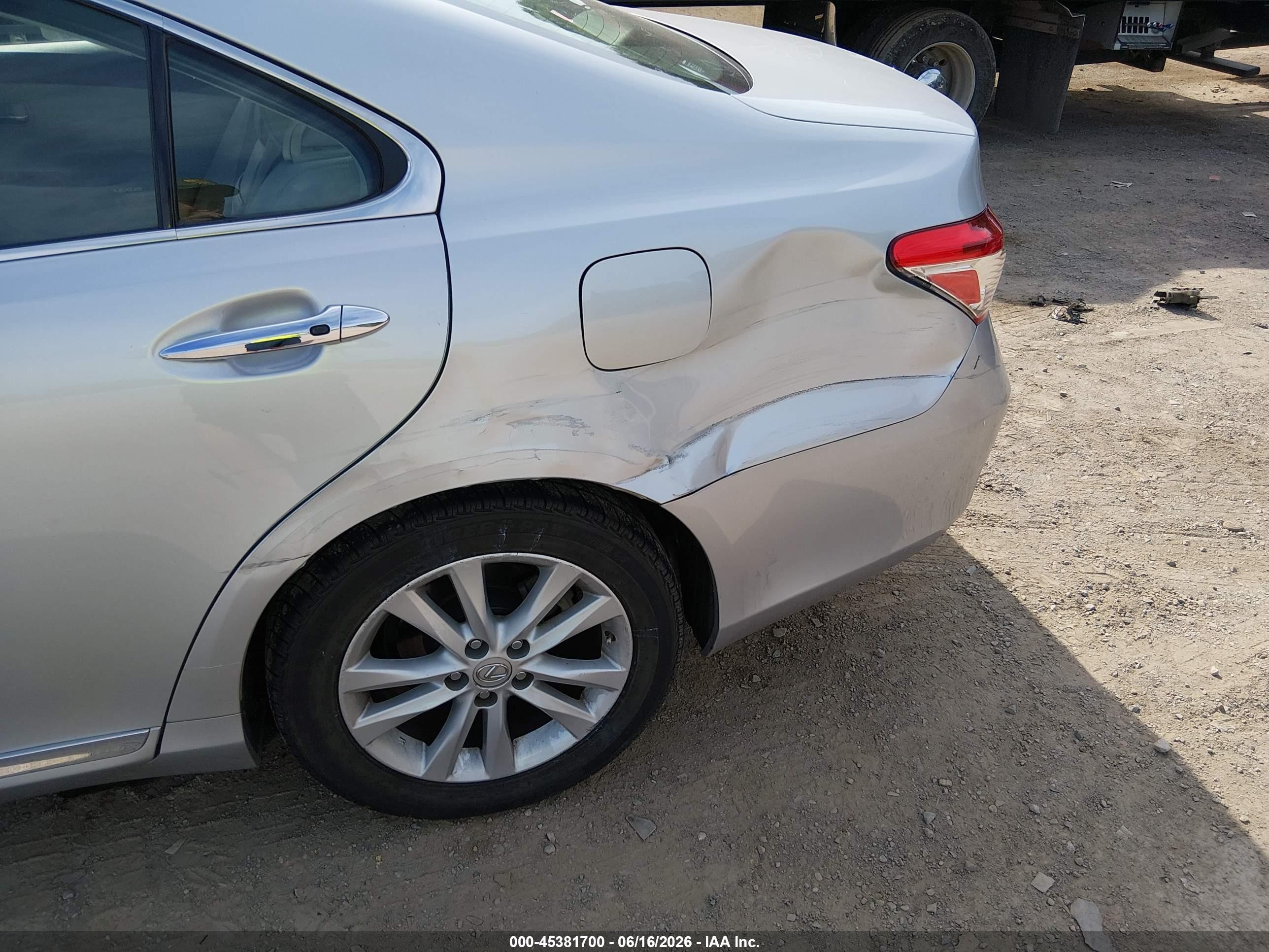 2010 Lexus Es 350   Silver vin: JTHBK1EG3A2352301