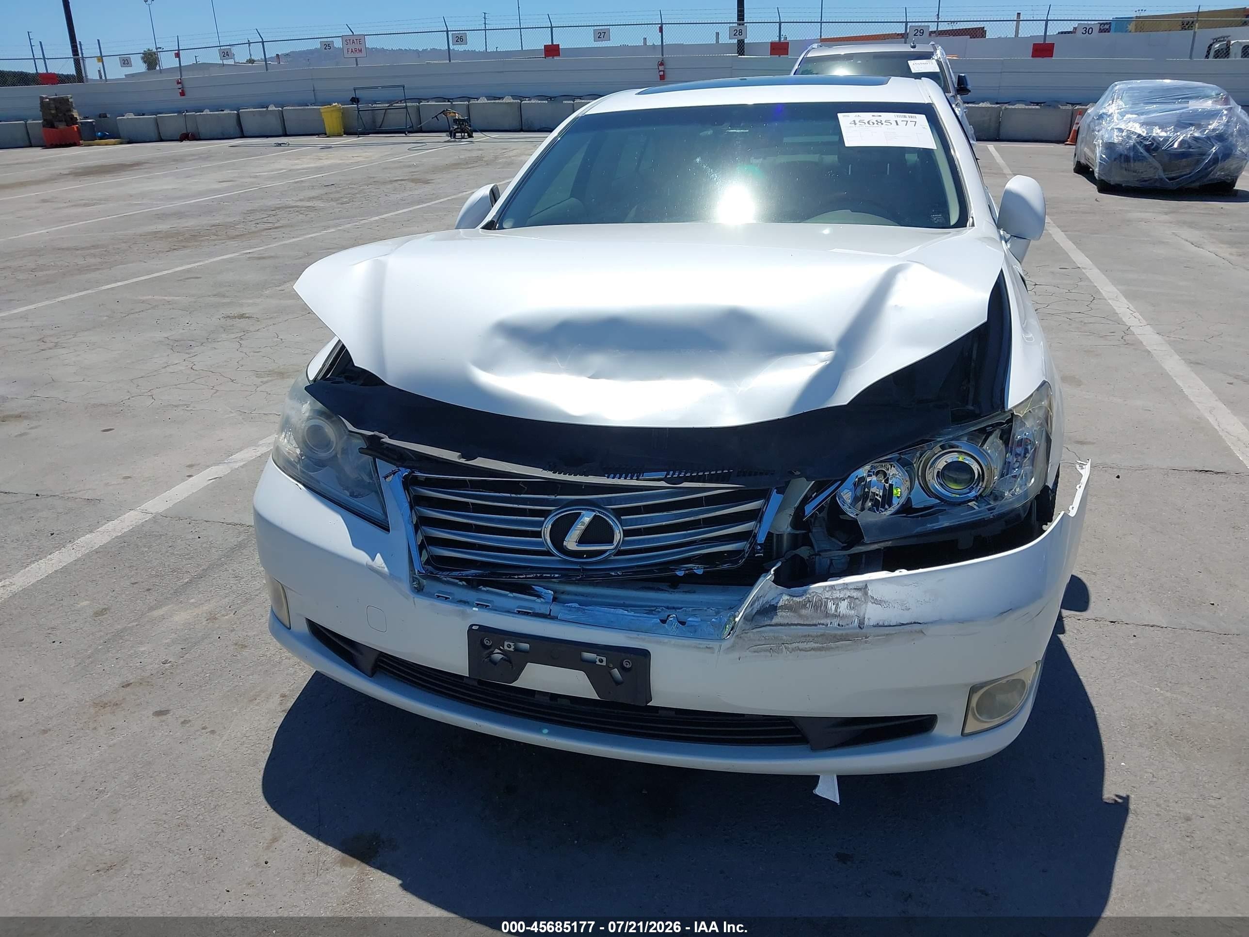 2010 Lexus Es 350   White vin: JTHBK1EG3A2361628
