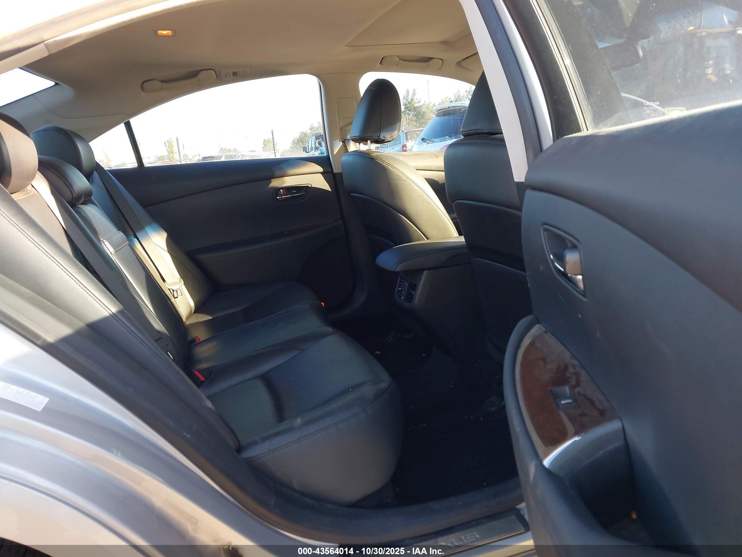 2010 Lexus Es 350   Silver vin: JTHBK1EG3A2369955