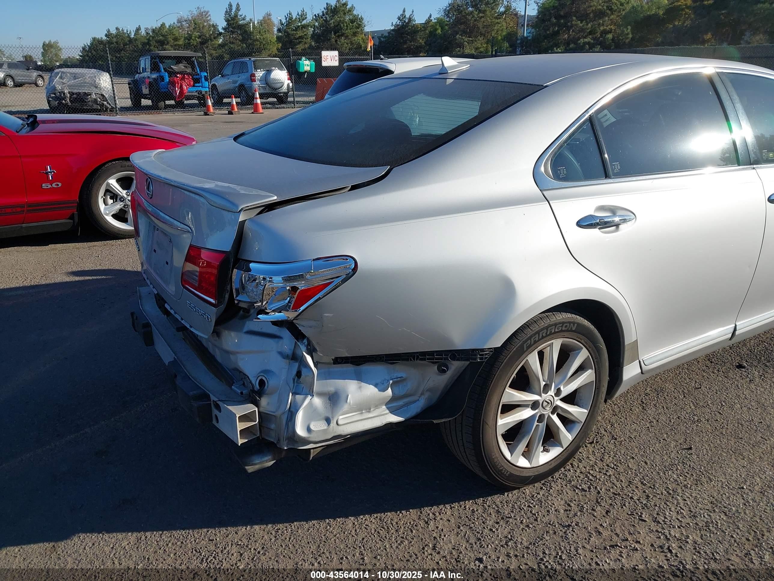 2010 Lexus Es 350   Silver vin: JTHBK1EG3A2369955