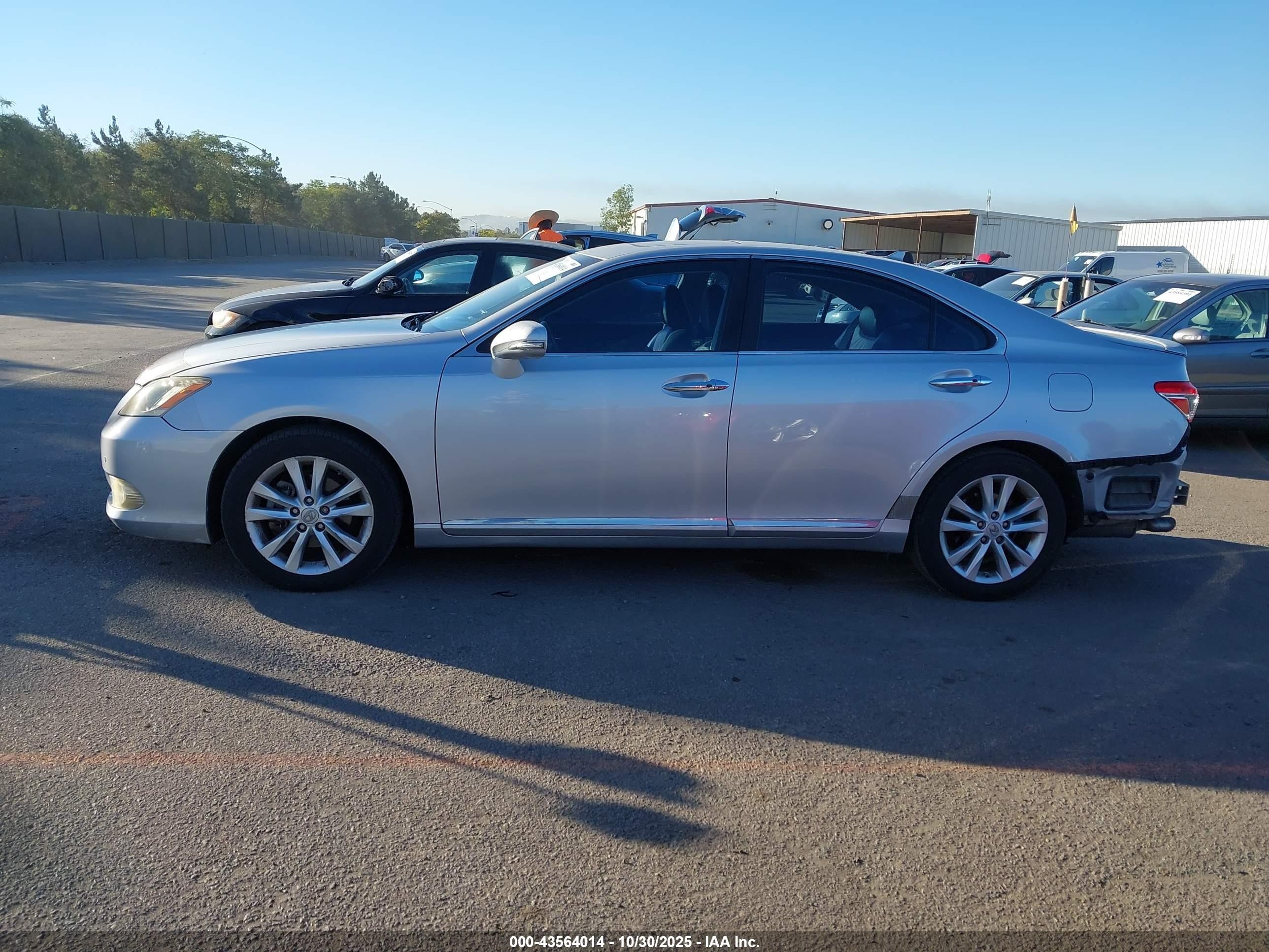 2010 Lexus Es 350   Silver vin: JTHBK1EG3A2369955