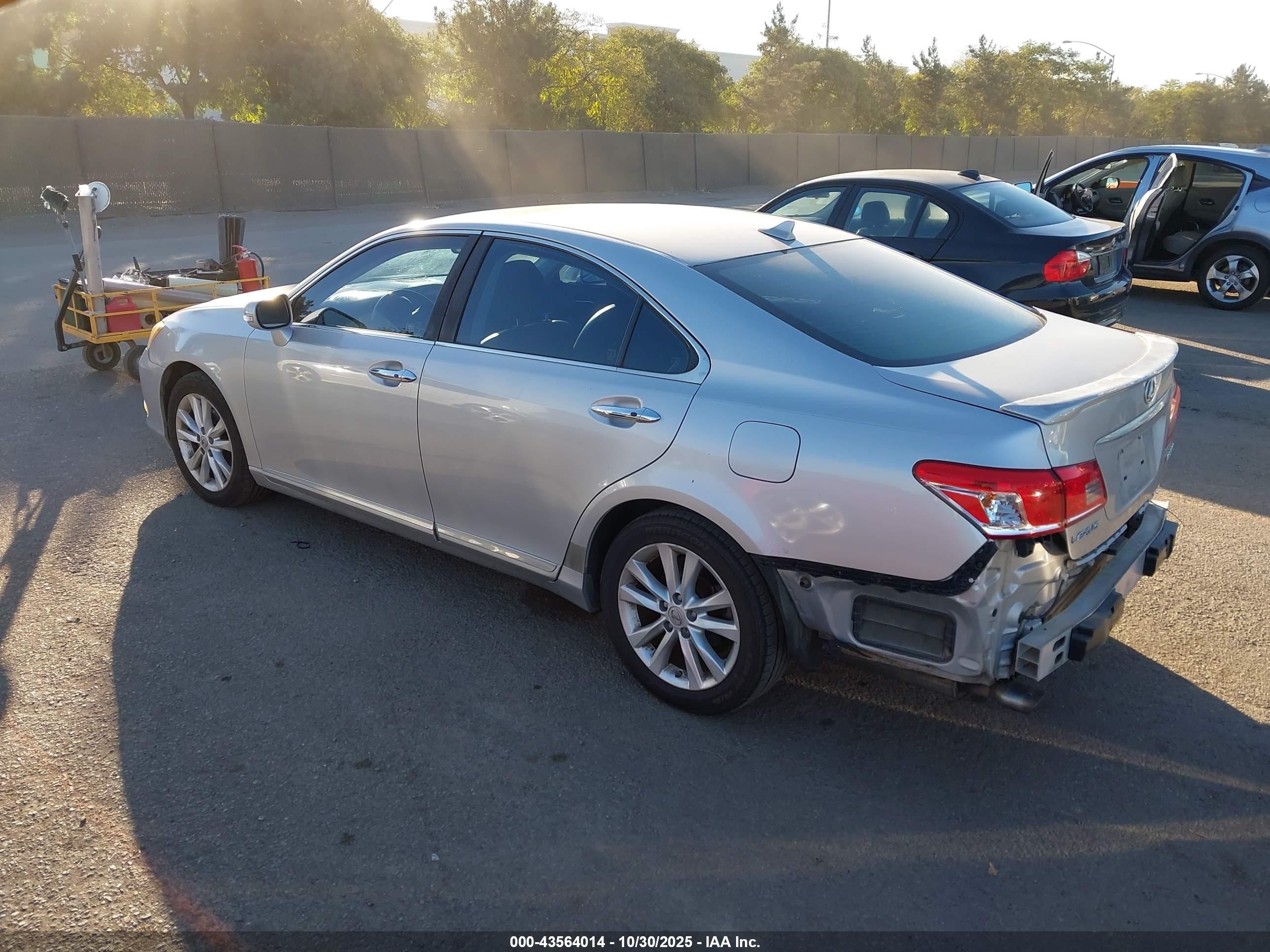 2010 Lexus Es 350   Silver vin: JTHBK1EG3A2369955