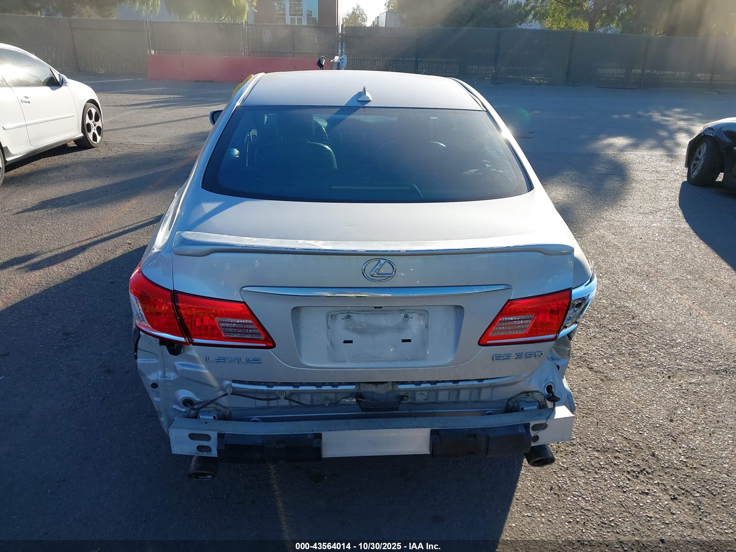 2010 Lexus Es 350   Silver vin: JTHBK1EG3A2369955