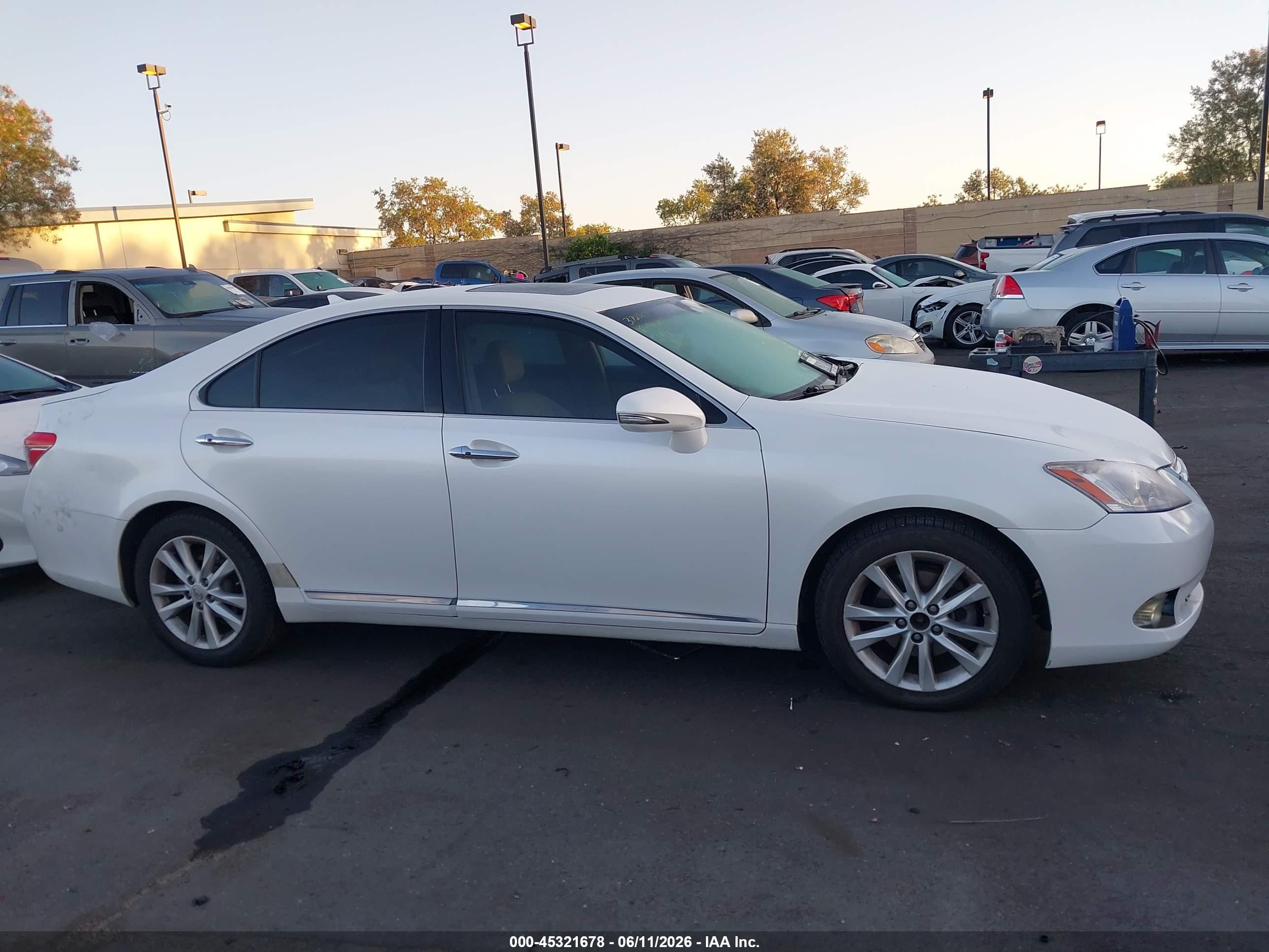 2010 Lexus Es 350 Белый vin: JTHBK1EG3A2370958