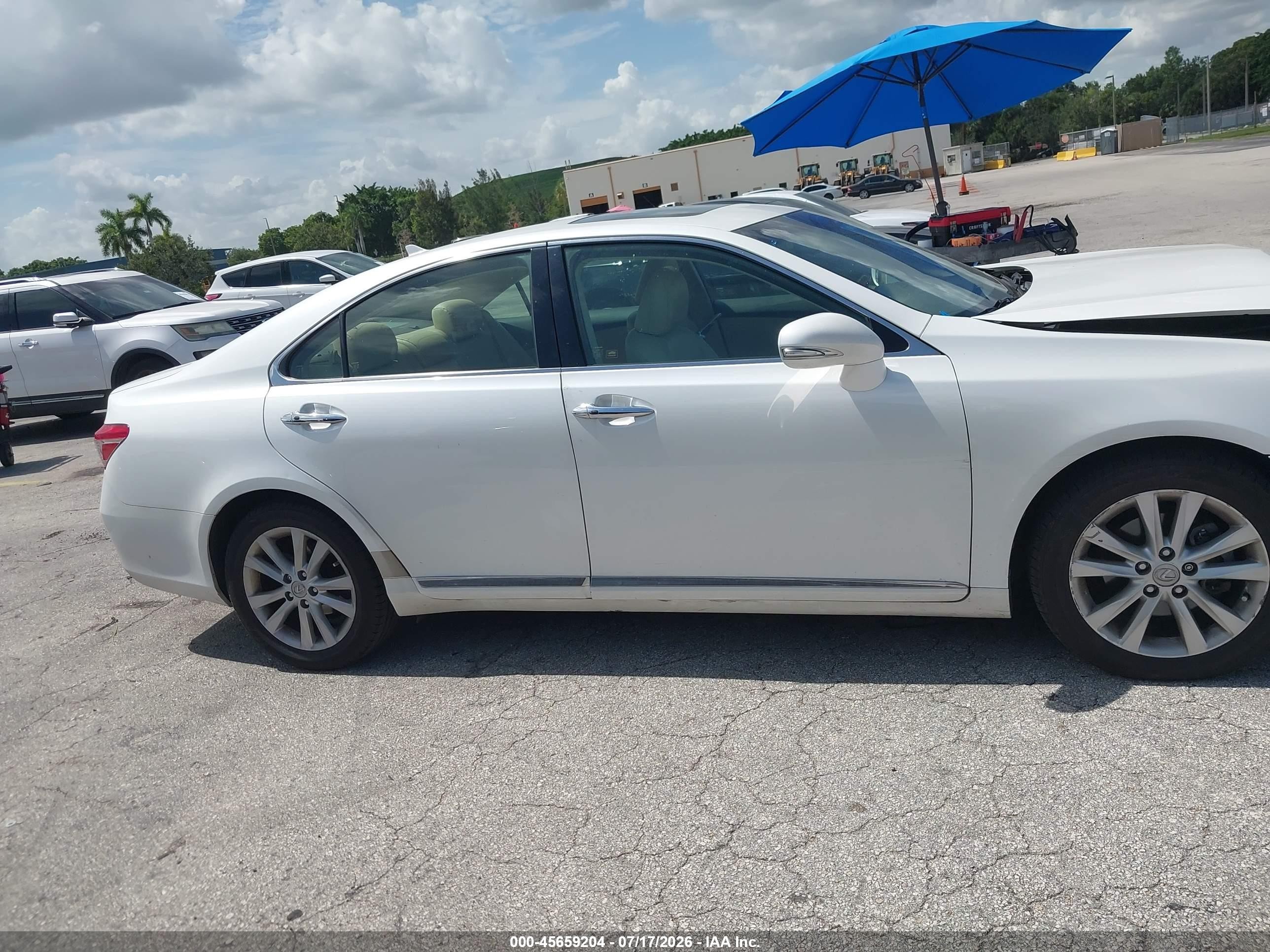 2010 Lexus Es 350   White vin: JTHBK1EG3A2377196