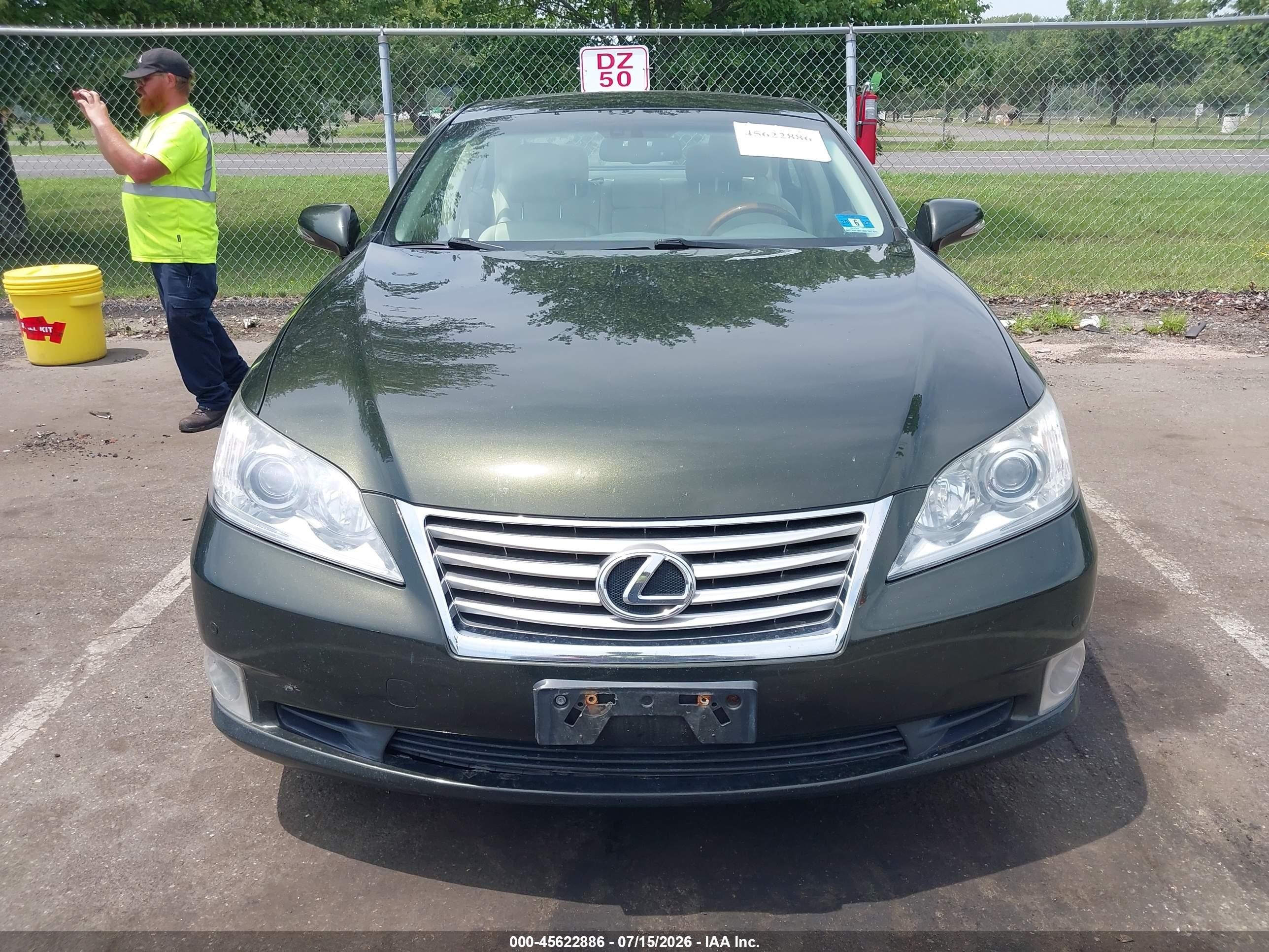 2010 Lexus Es 350   Green vin: JTHBK1EG3A2391793
