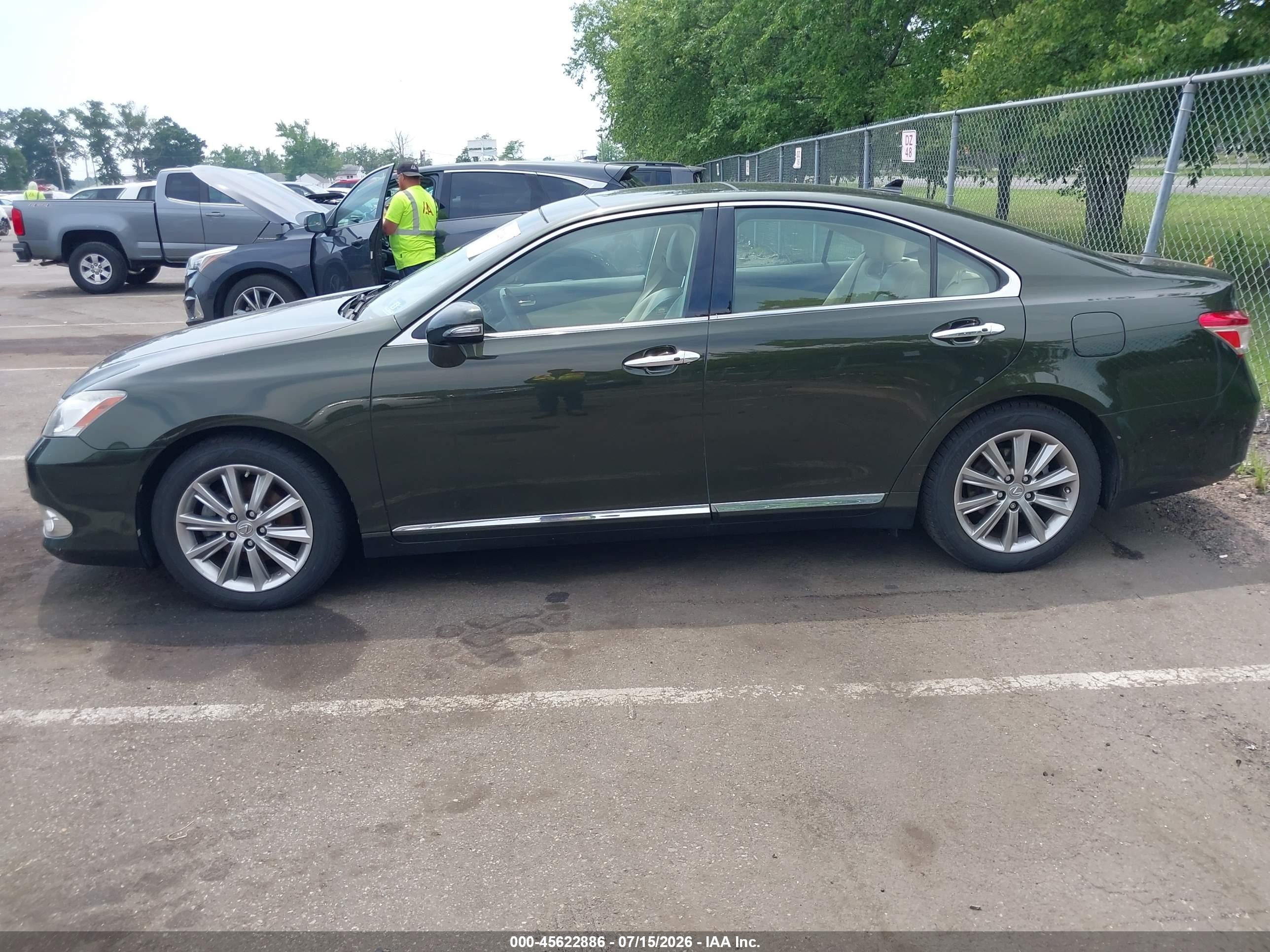 2010 Lexus Es 350   Green vin: JTHBK1EG3A2391793
