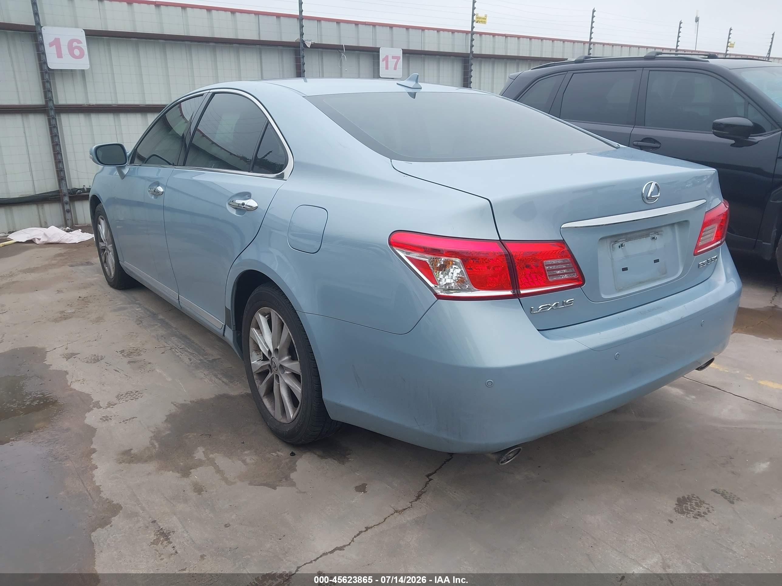 2010 Lexus Es 350   Light Blue vin: JTHBK1EG3A2393737