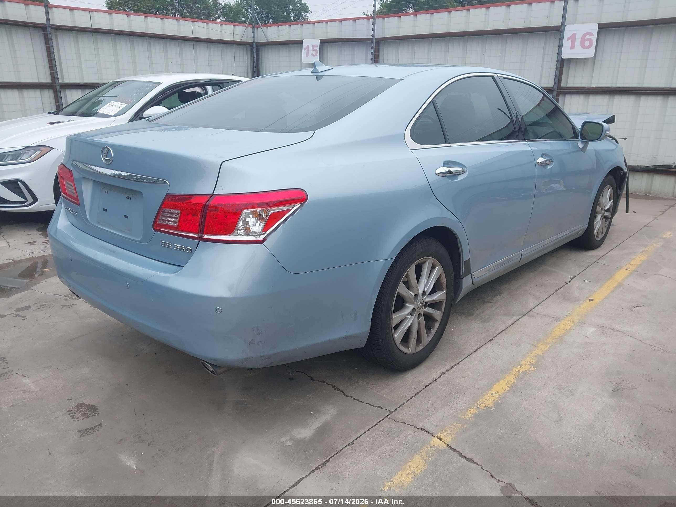 2010 Lexus Es 350   Light Blue vin: JTHBK1EG3A2393737