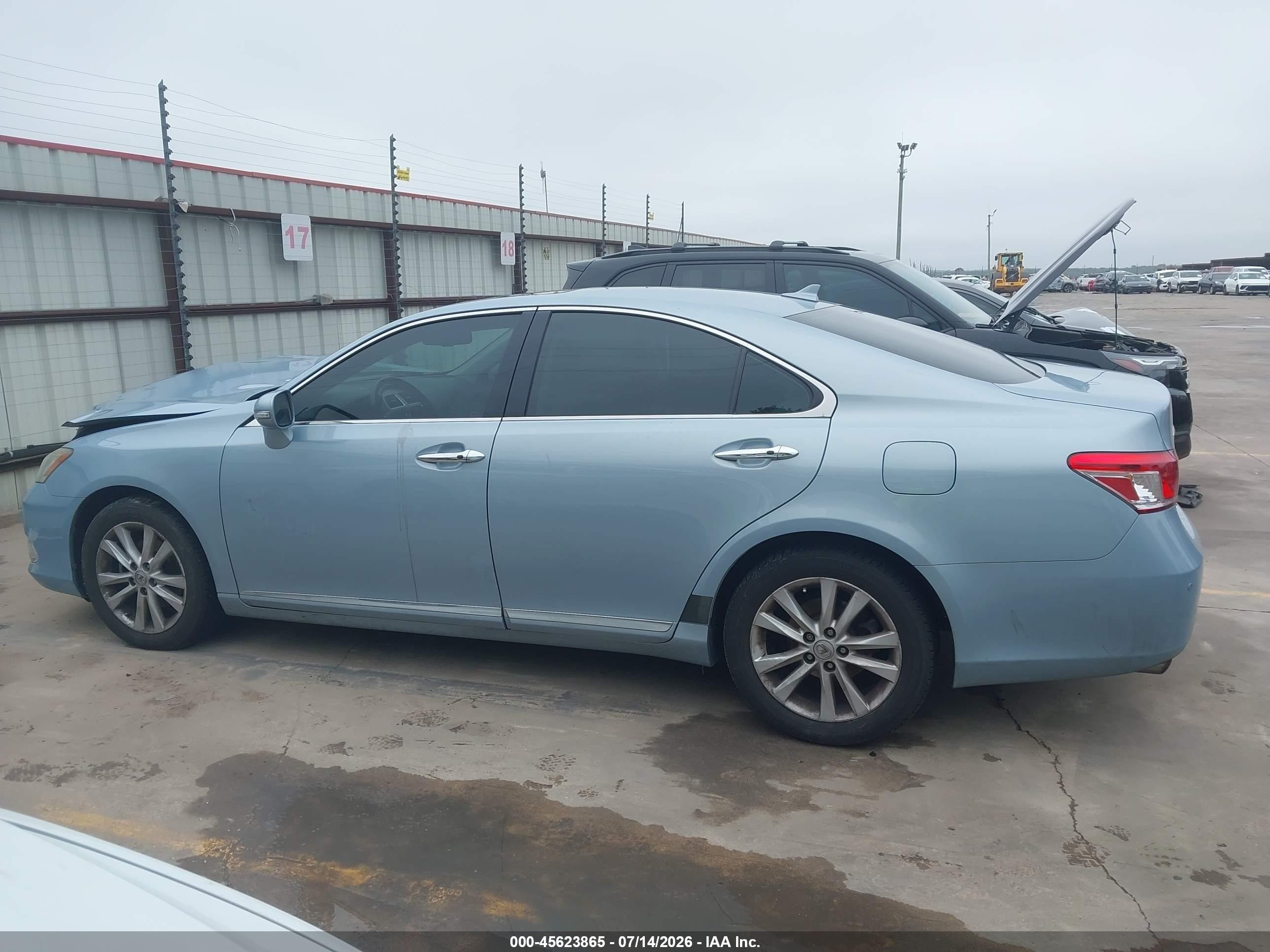 2010 Lexus Es 350   Light Blue vin: JTHBK1EG3A2393737