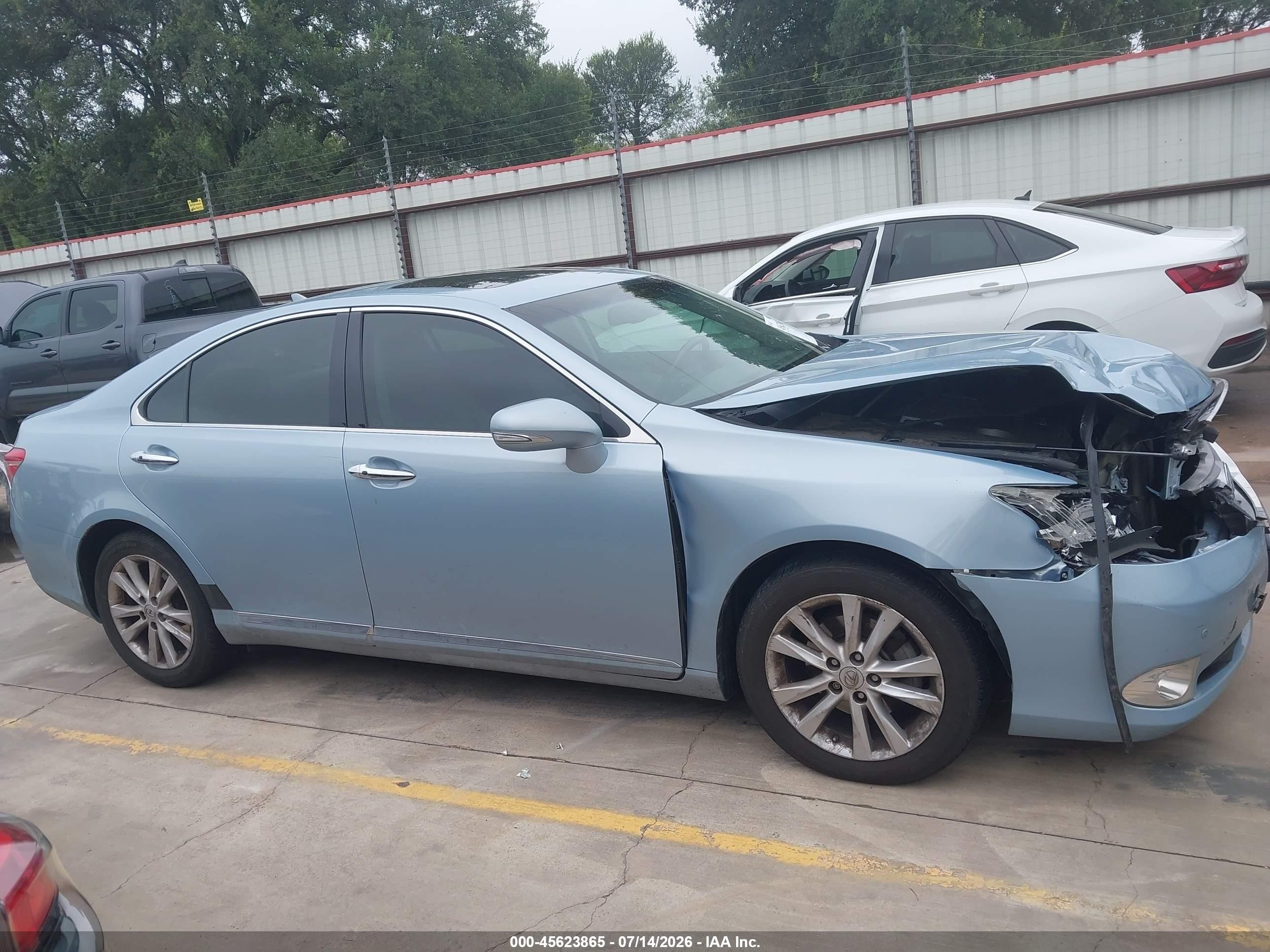 2010 Lexus Es 350   Light Blue vin: JTHBK1EG3A2393737