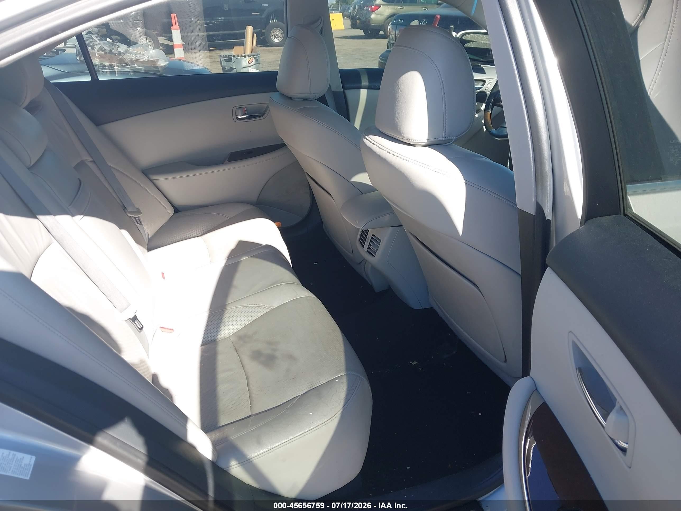 2010 Lexus Es 350   Silver vin: JTHBK1EG3A2401061