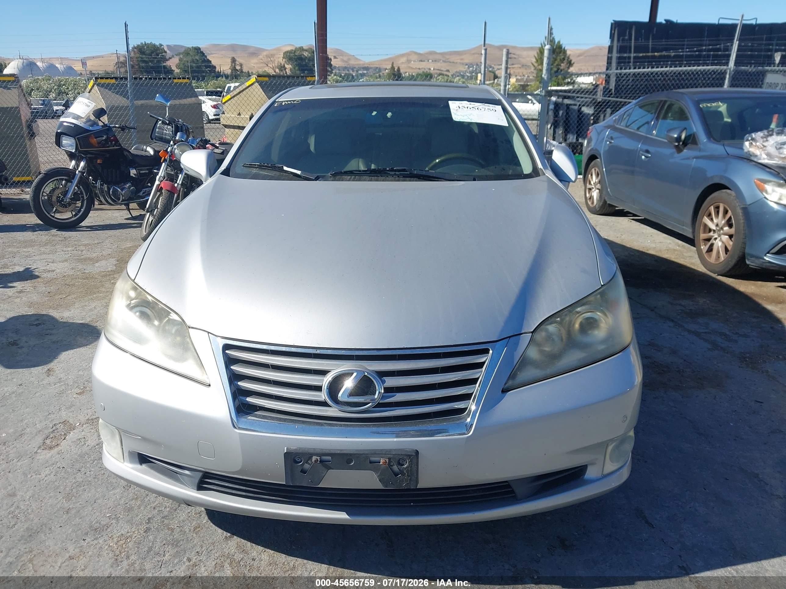2010 Lexus Es 350   Silver vin: JTHBK1EG3A2401061