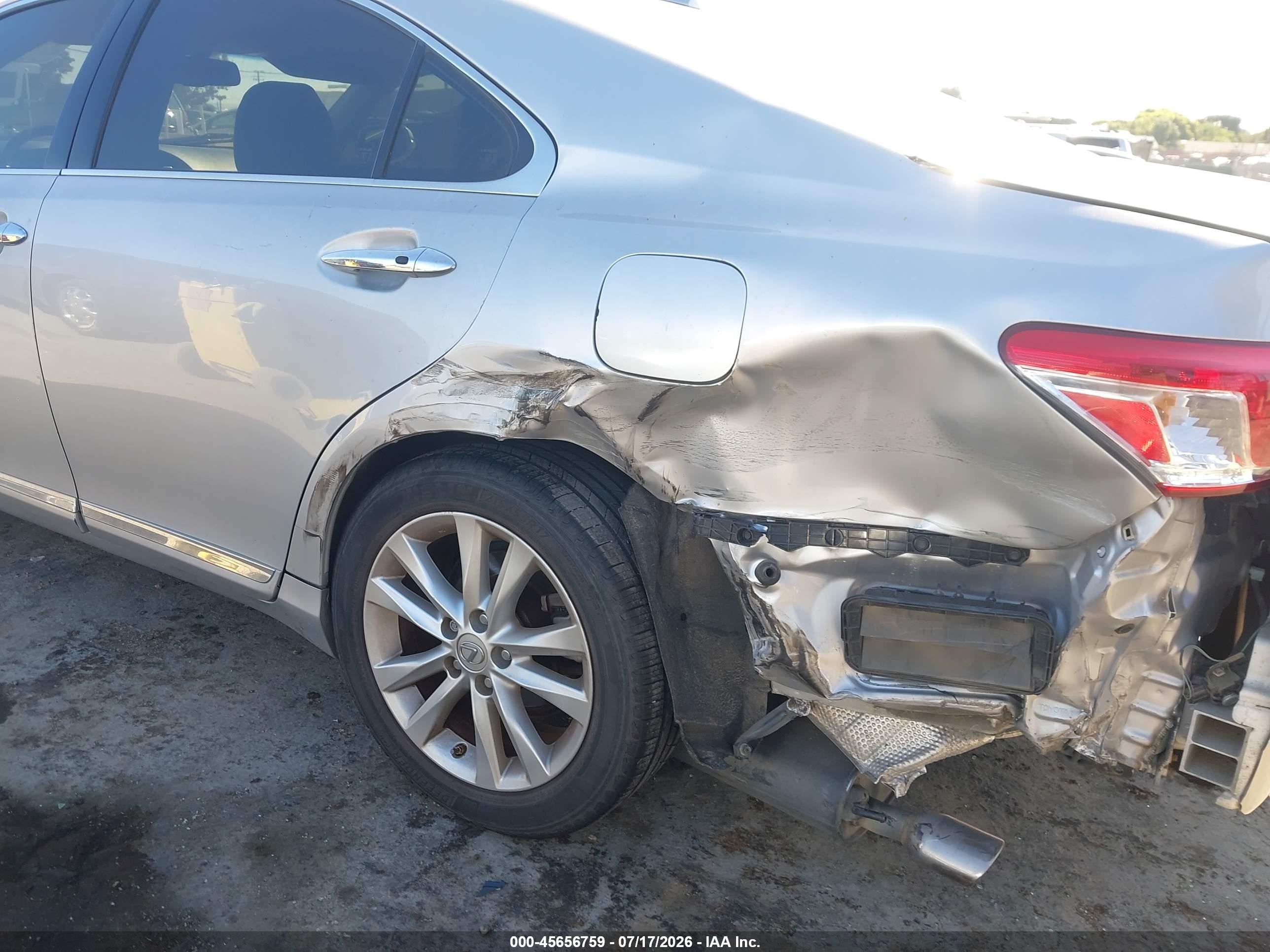 2010 Lexus Es 350   Silver vin: JTHBK1EG3A2401061