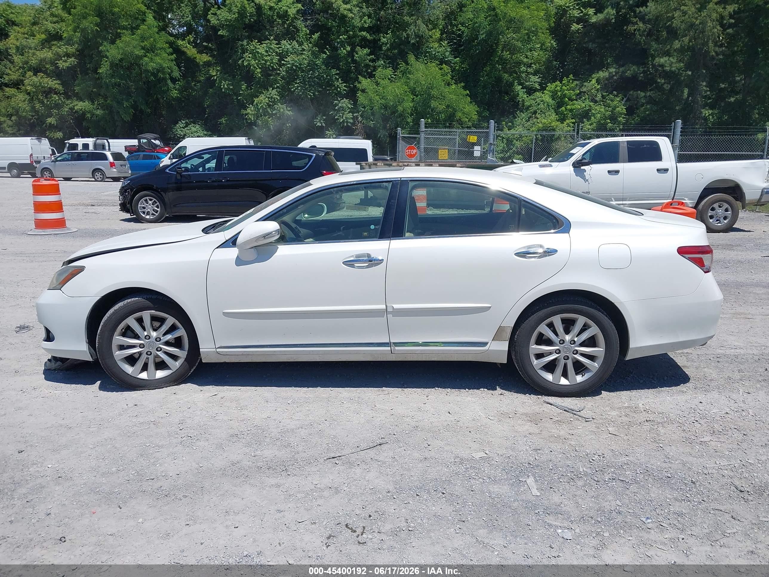2011 Lexus Es 350   White vin: JTHBK1EG3B2424583