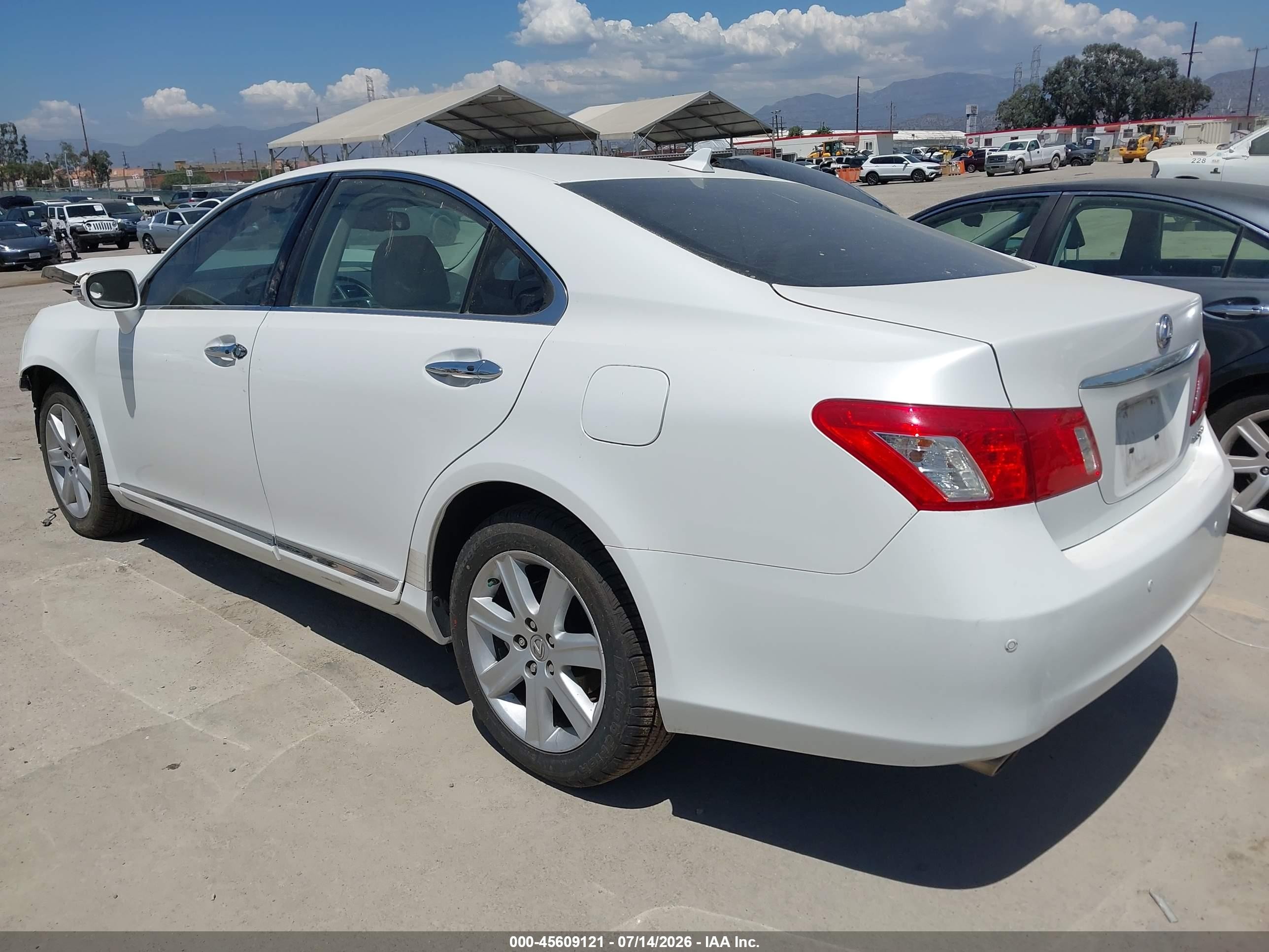 2011 Lexus Es 350   White vin: JTHBK1EG3B2452643
