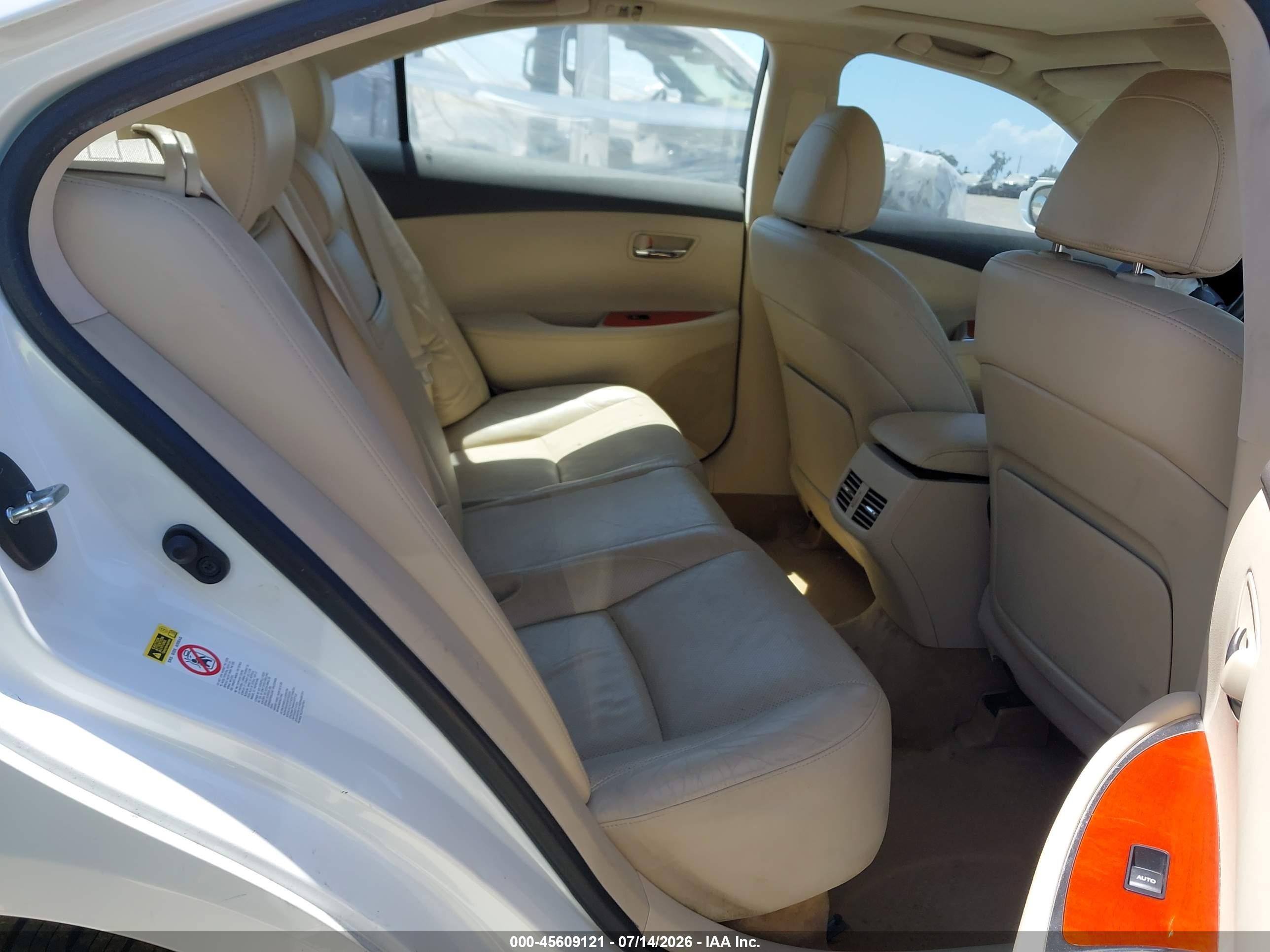 2011 Lexus Es 350   White vin: JTHBK1EG3B2452643